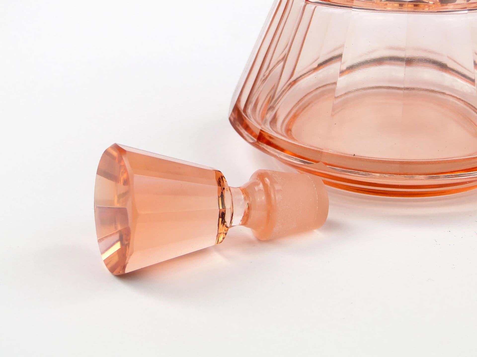 Flakon Art Deco, szkło kryształowe różowy, Czechy, lata 30. - 35201