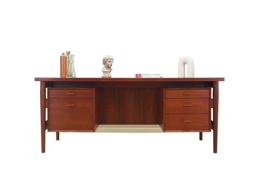 Desk, model 207, brown teak wood, by A. Vodder, for Sibast, Denmark, 1960s.