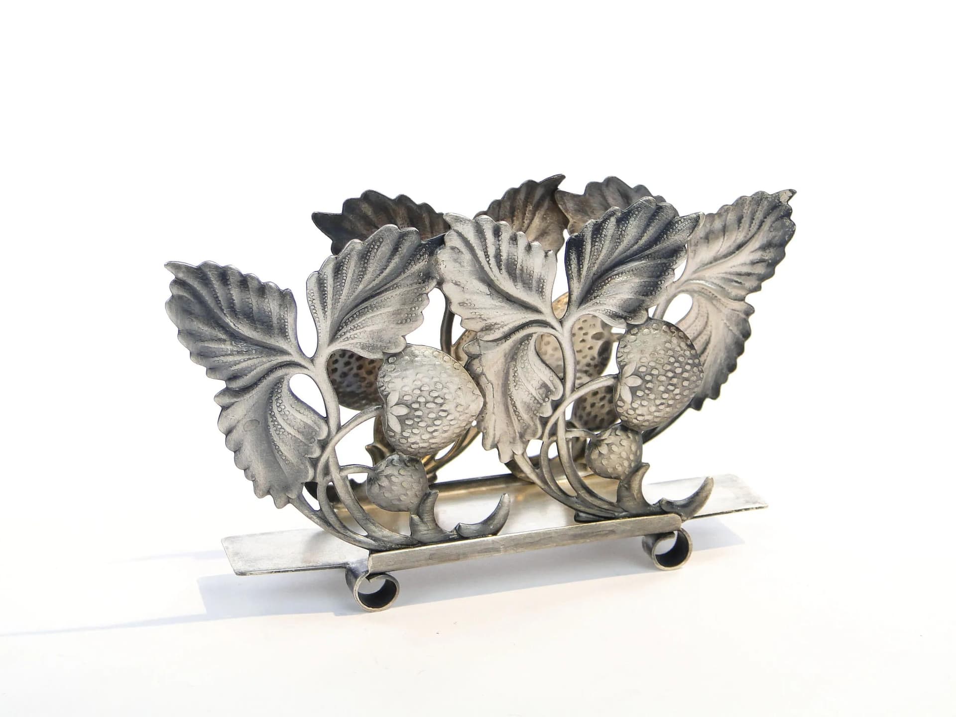 Serwetnik Poziomki, postmodernizm, metal srebrny, HEFRA, Polska, lata 60. - 35376