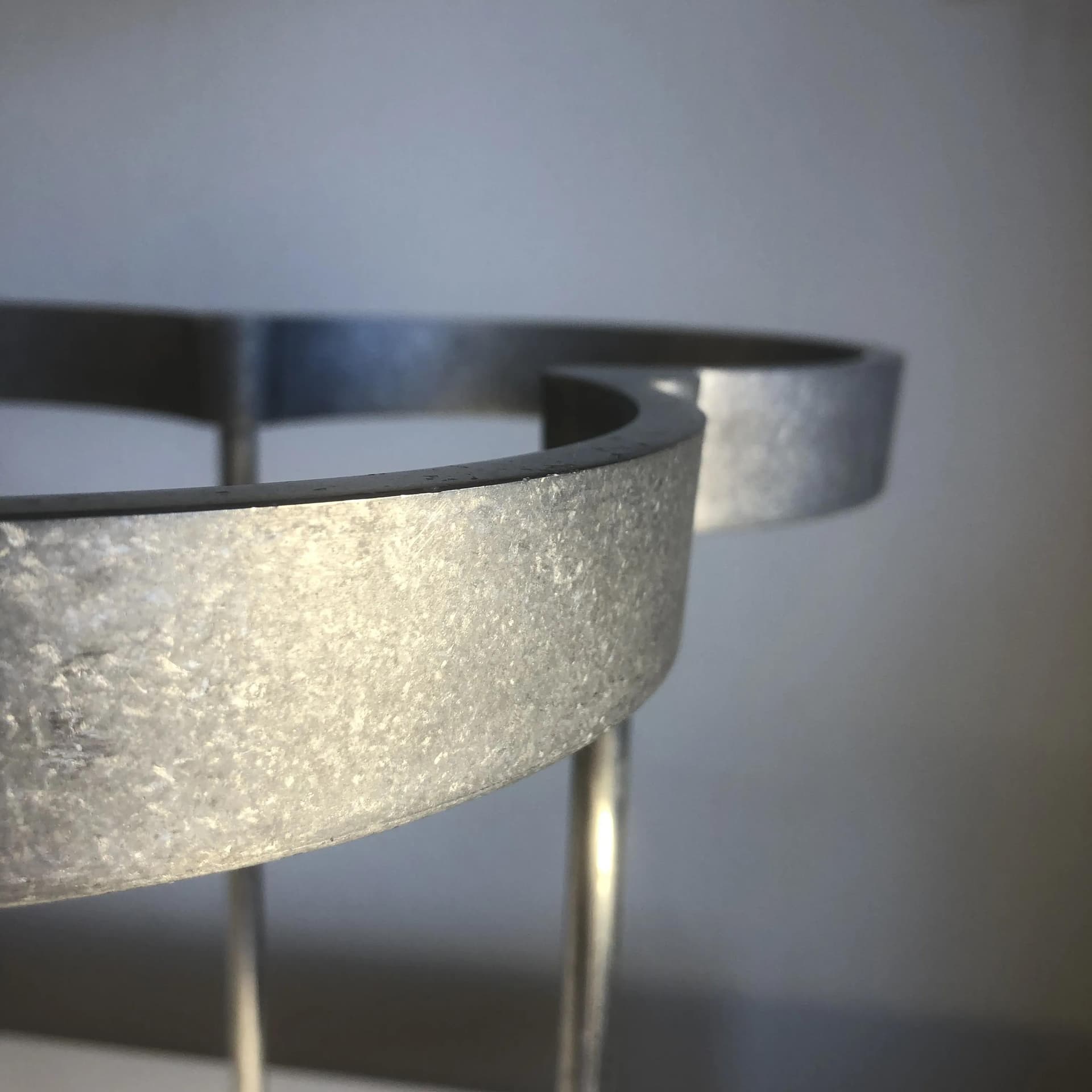 Parasolnik, aluminium srebrny, proj. C&E Magnusson, USA, lata 90. - 35680