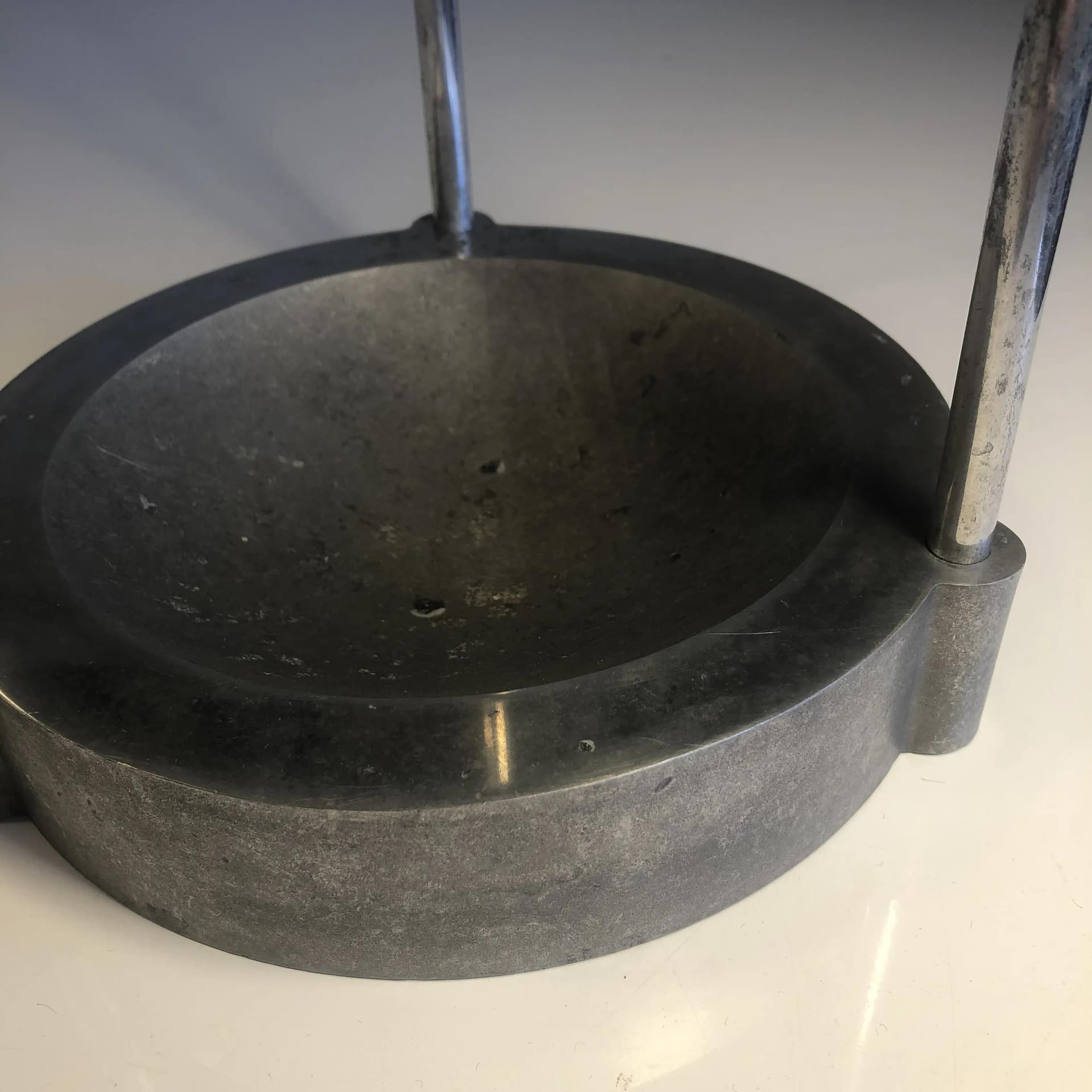 Parasolnik, aluminium srebrny, proj. C&E Magnusson, USA, lata 90. - 35676