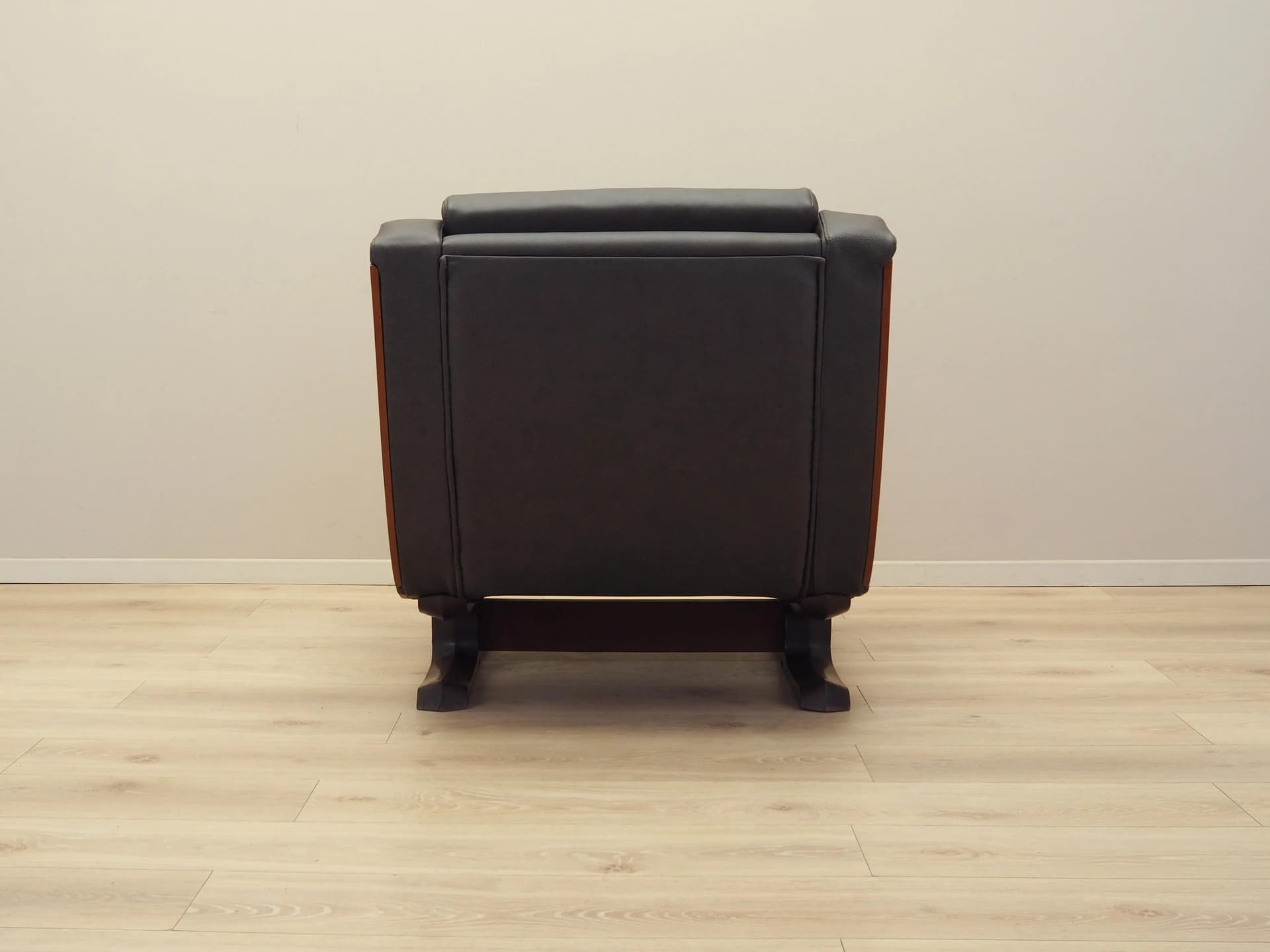 Armchair, brown, natural leather, walnut, Italy, 1970s - 35584