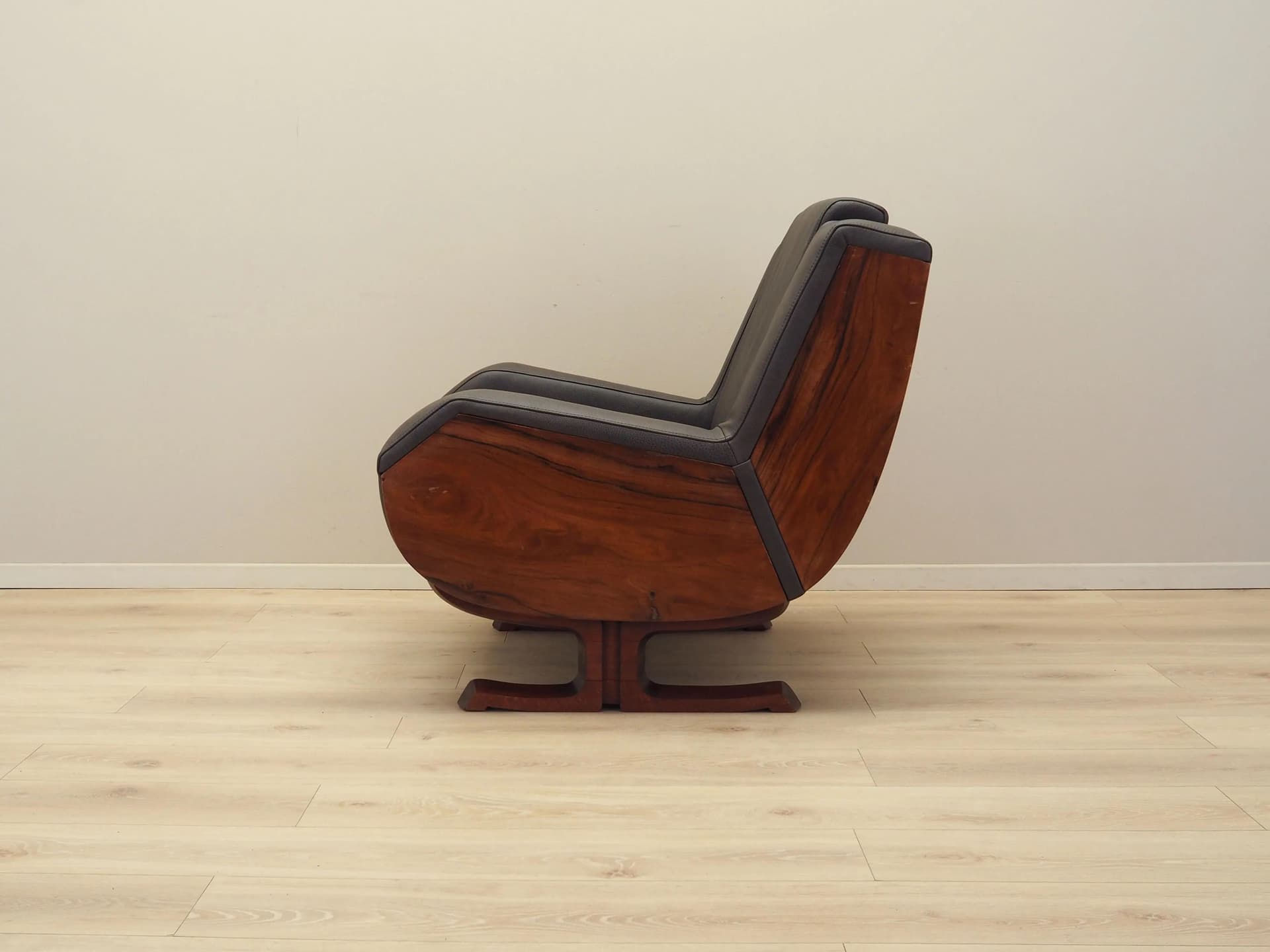 Armchair, brown, natural leather, walnut, Italy, 1970s - 35582