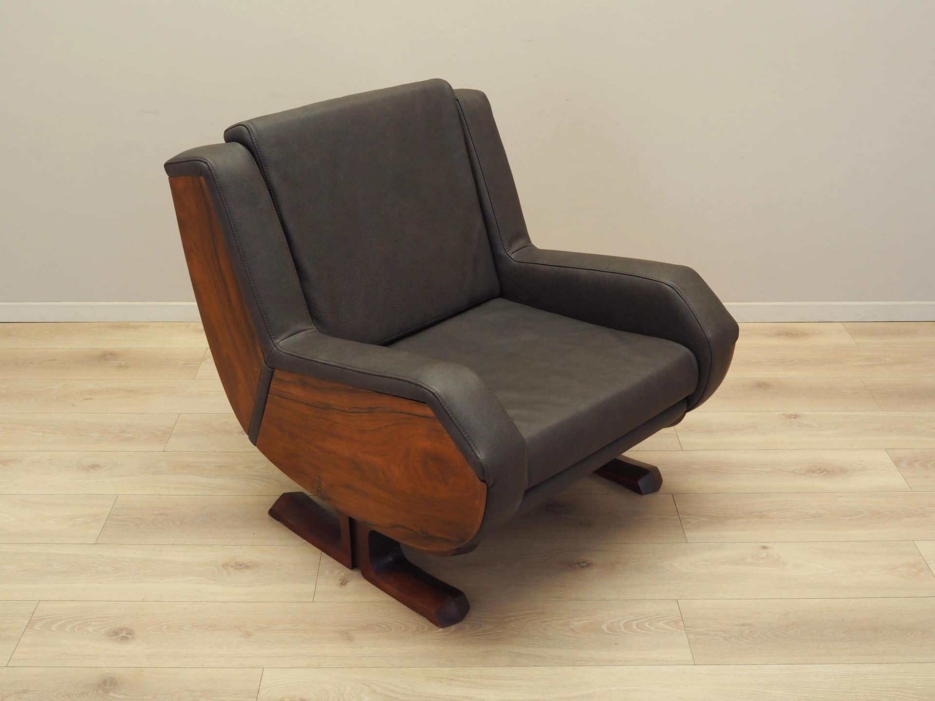 Armchair, brown, natural leather, walnut, Italy, 1970s - 35587