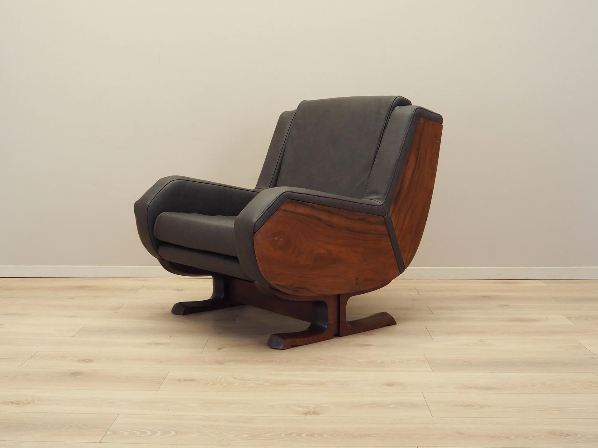 Armchair, brown, natural leather, walnut, Italy, 1970s - 35581