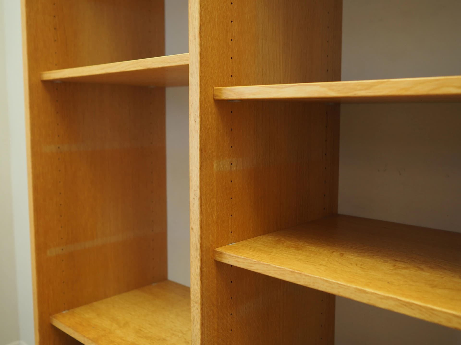 Biblioteczka, jesion brązowy ciemny, Dania, lata 70. - 35842