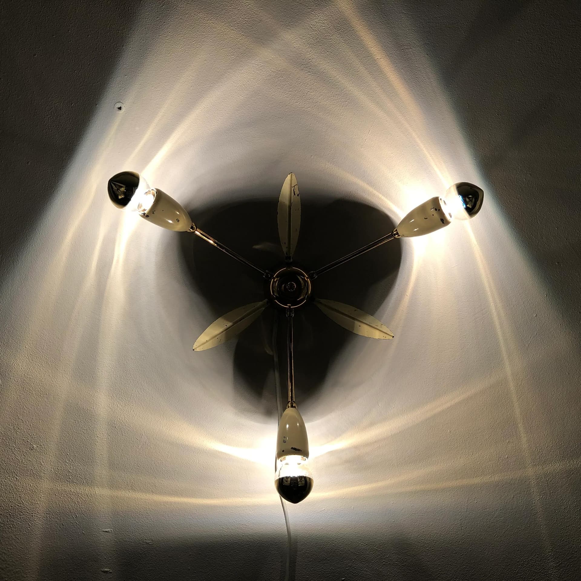 Mosiężny, kremowo-żółty kinkiet minimalistyczny, Niemcy, lata 60. - 35891