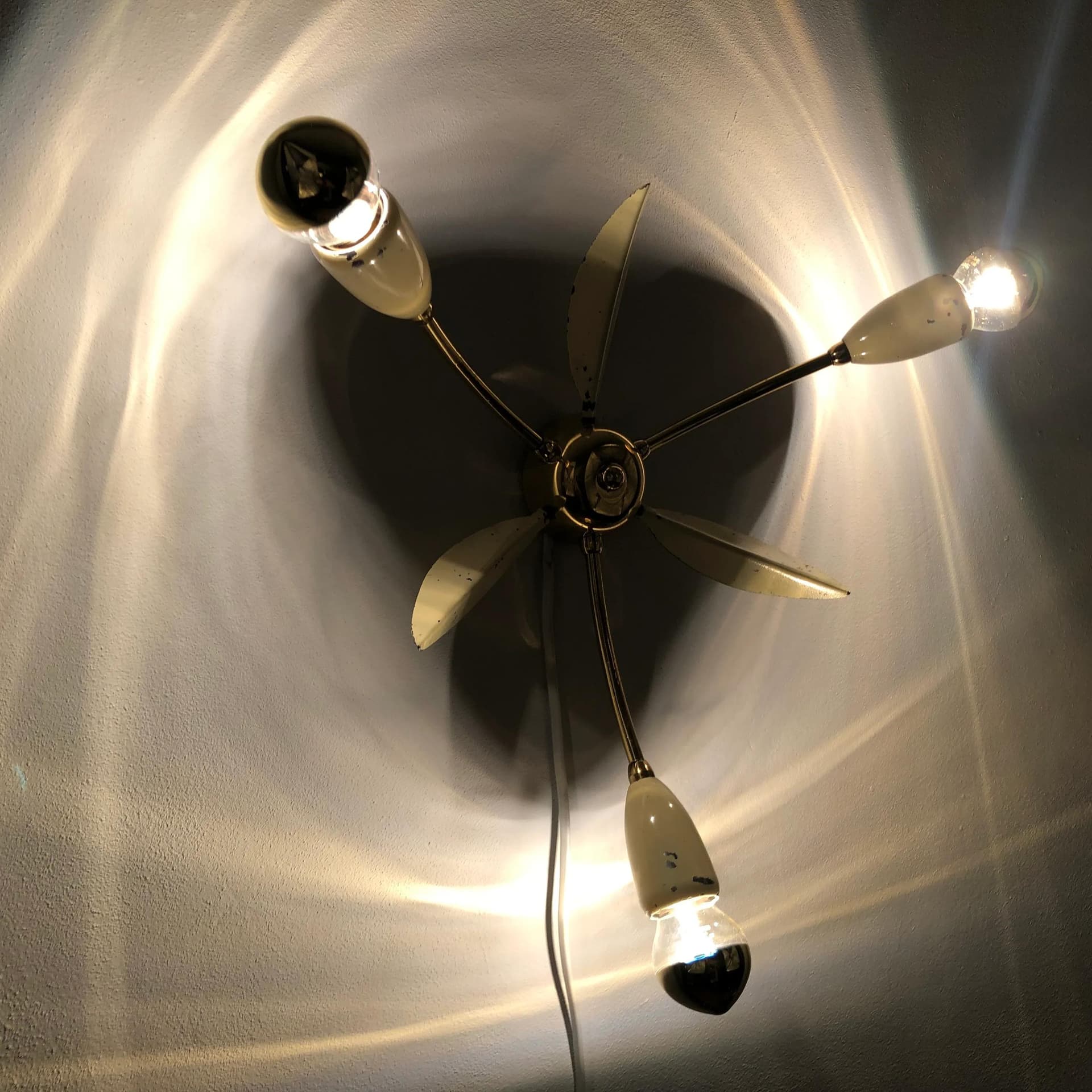 Mosiężny, kremowo-żółty kinkiet minimalistyczny, Niemcy, lata 60. - 35890