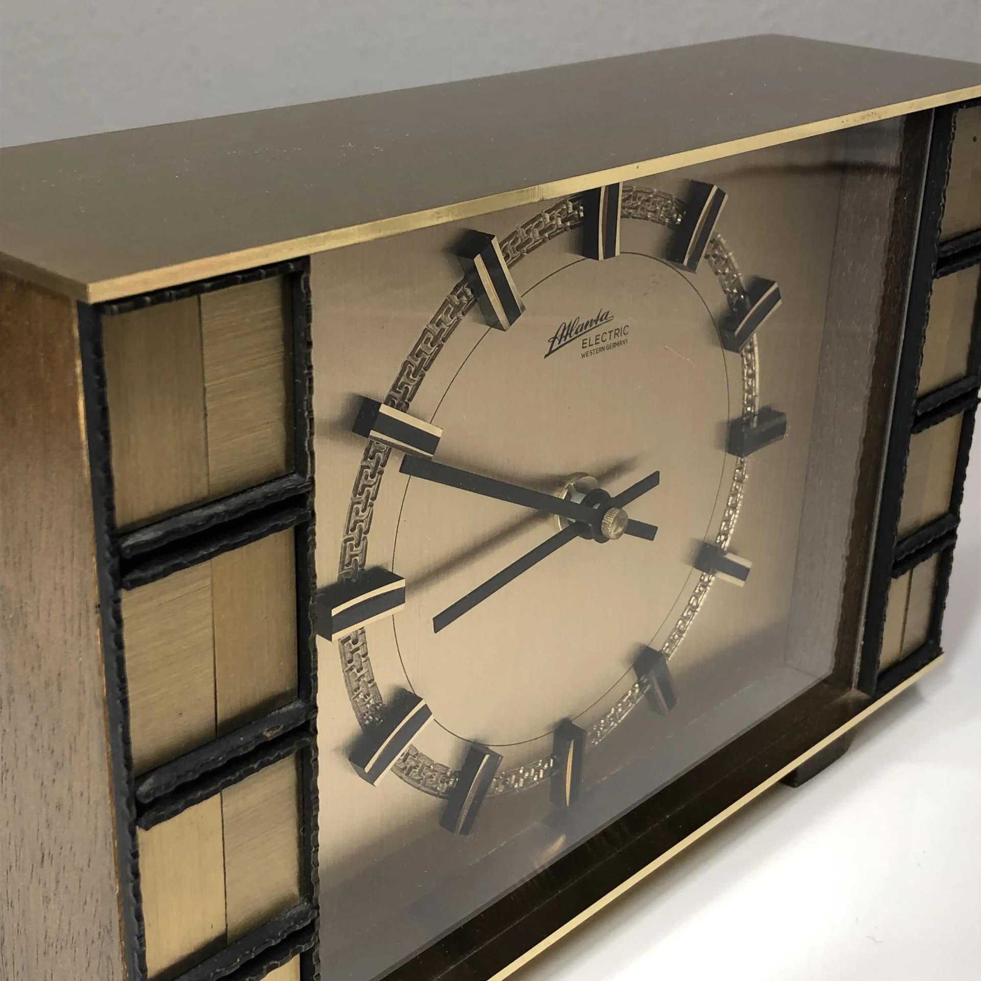 Zegar kominkowy Art Deco, złoty, mosiądz, Niemcy, lata 70. - 36054