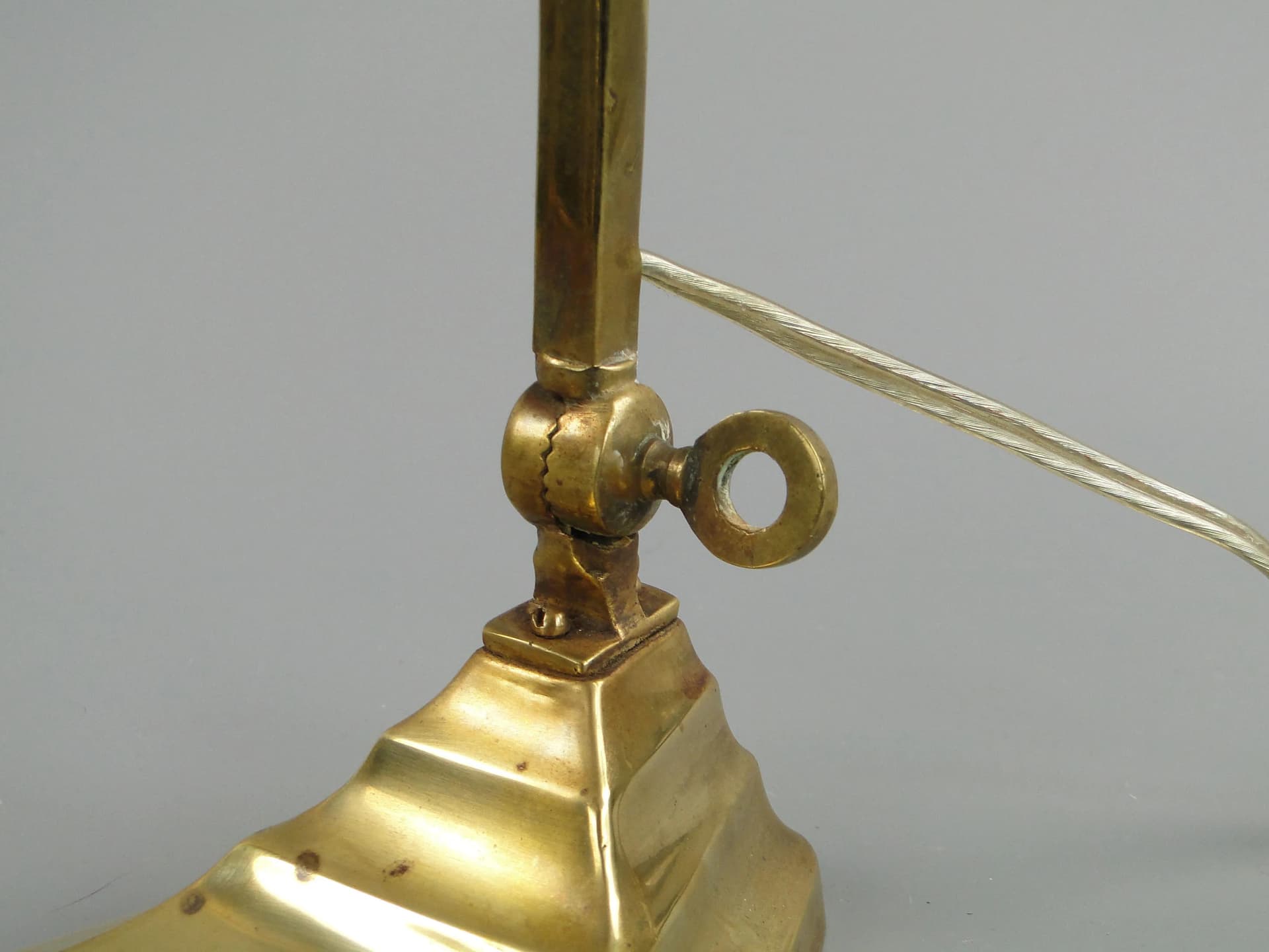 Desk Lamp Art Nouveau, golden, brass, Sweden, early 20th c. - 36120