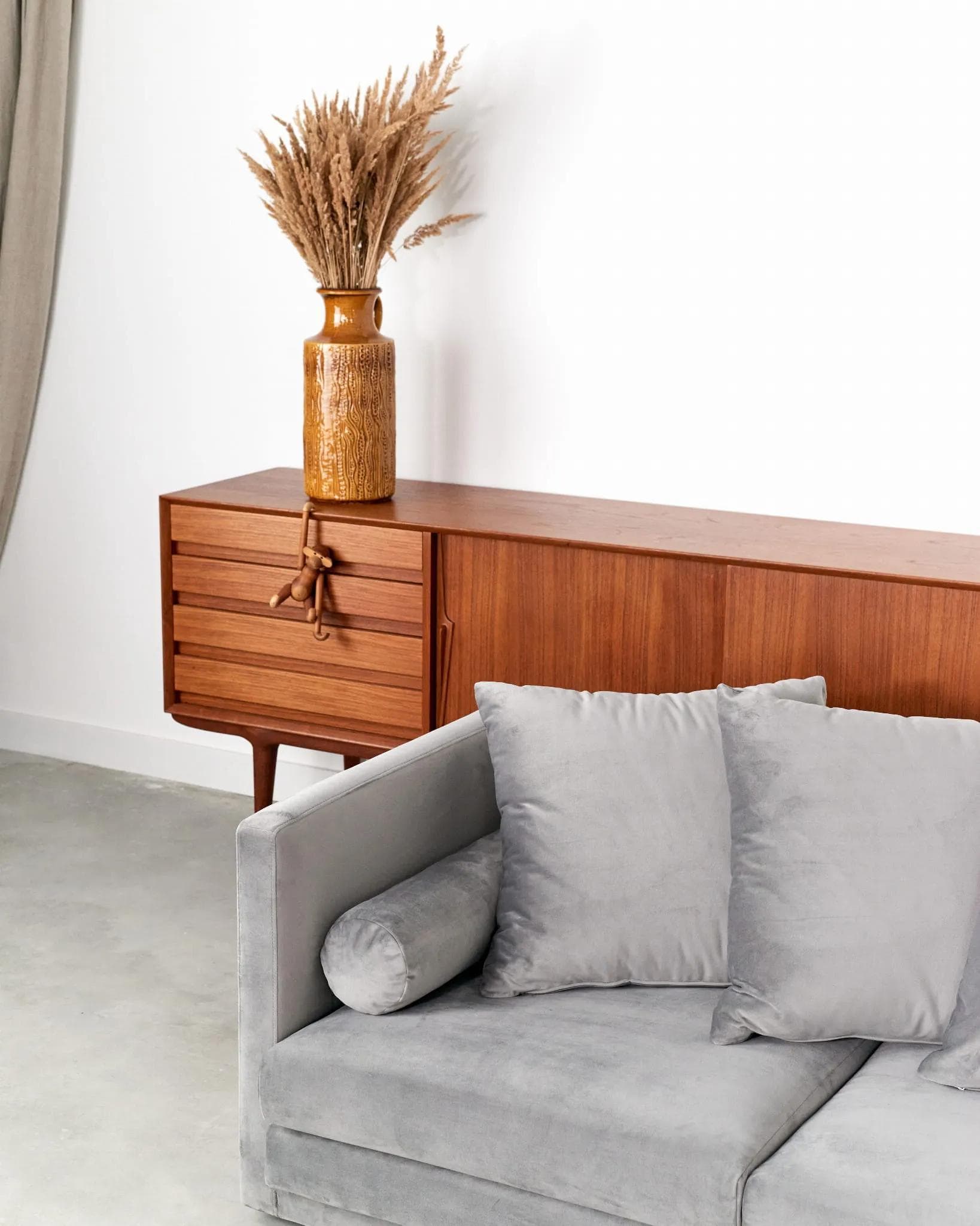 Sofa Malmo, szary velvet, drewno, Polska, lata 90. - 36166