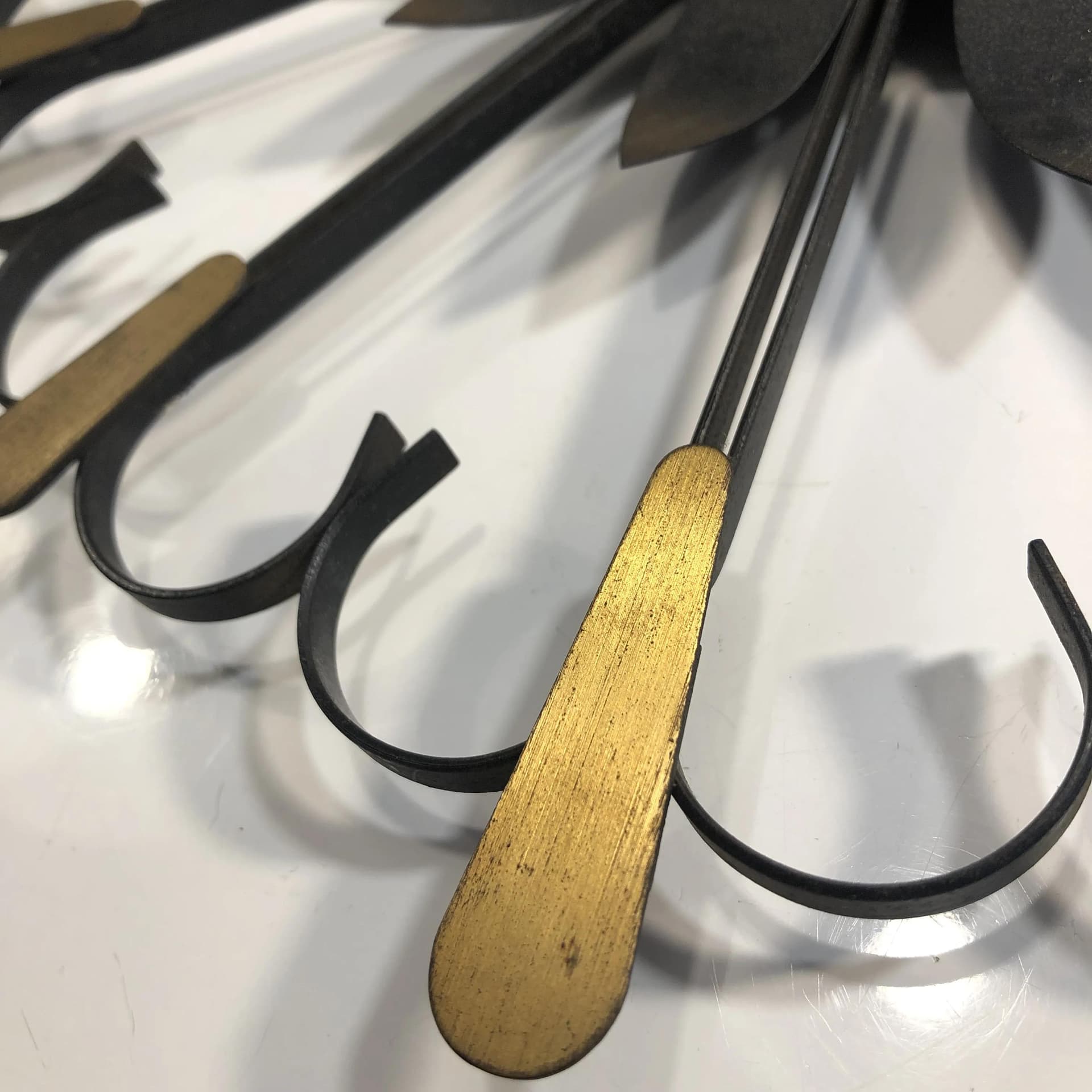 Zegar ścienny brutalistyczny, stal czarna, mosiądz złoty, Niemcy, lata 70. - 36258