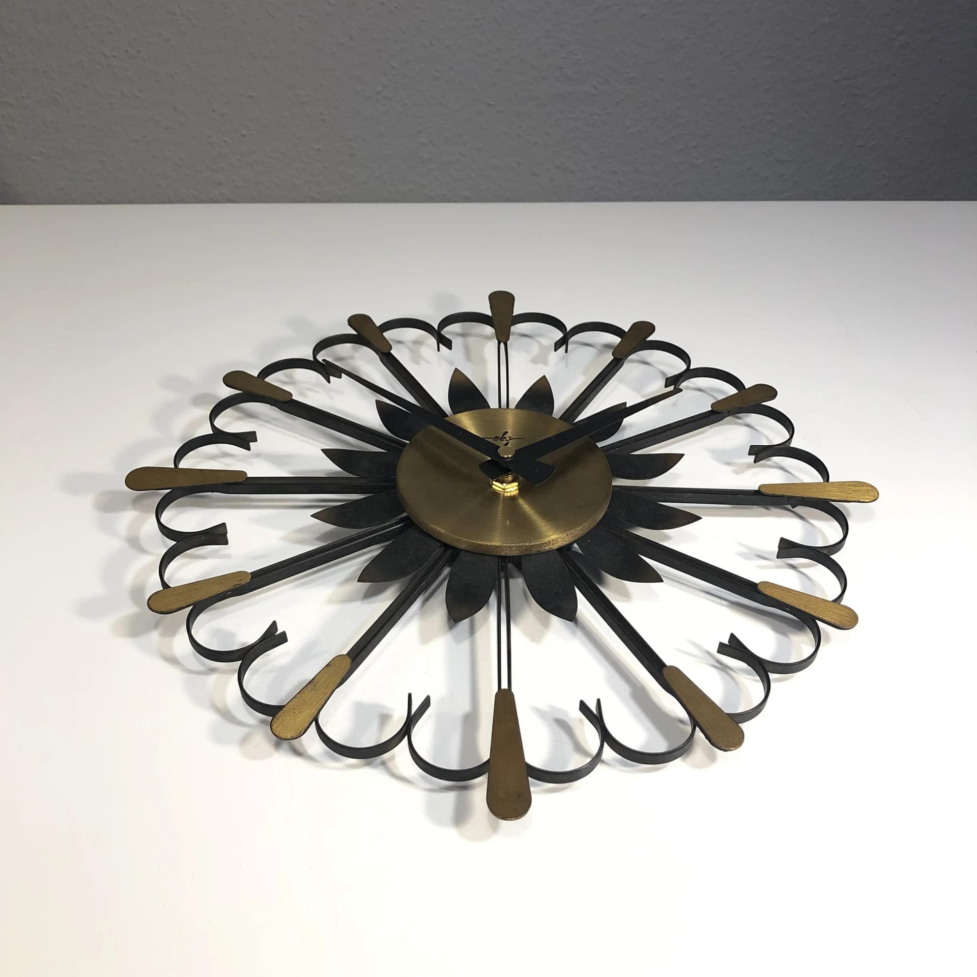 Zegar ścienny brutalistyczny, stal czarna, mosiądz złoty, Niemcy, lata 70. - 36259