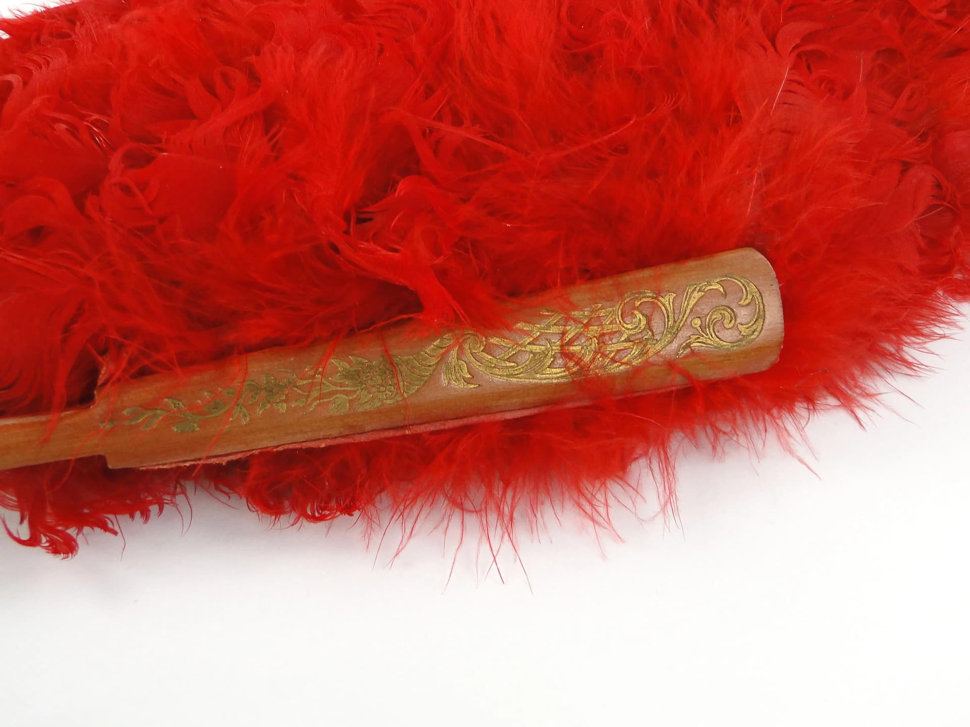 Wachlarz secesyjny, czerwony, pióra papier drewno mahoń, Austro-Węgry, początek XX w. - 36322