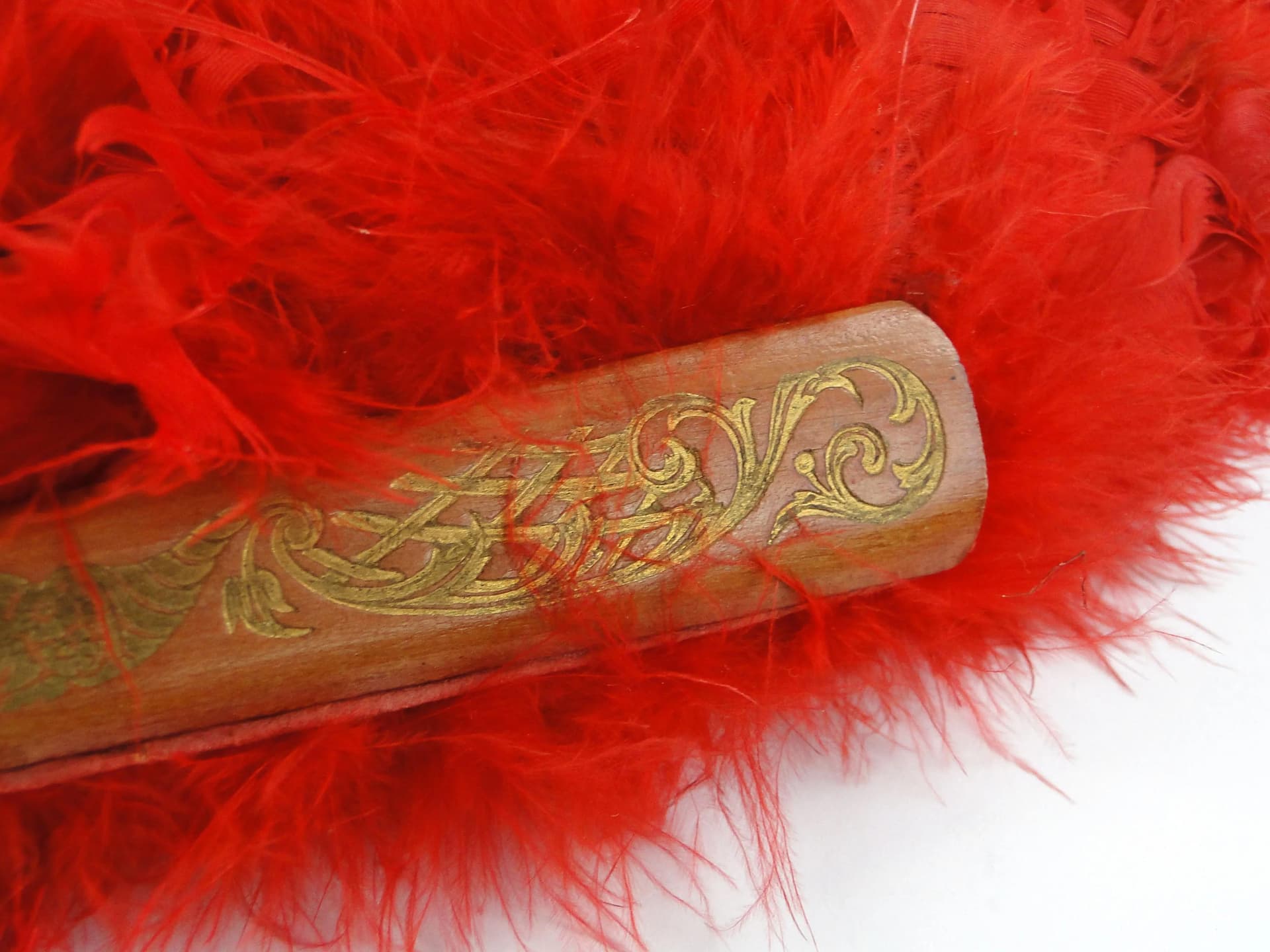 Wachlarz secesyjny, czerwony, pióra papier drewno mahoń, Austro-Węgry, początek XX w. - 36323