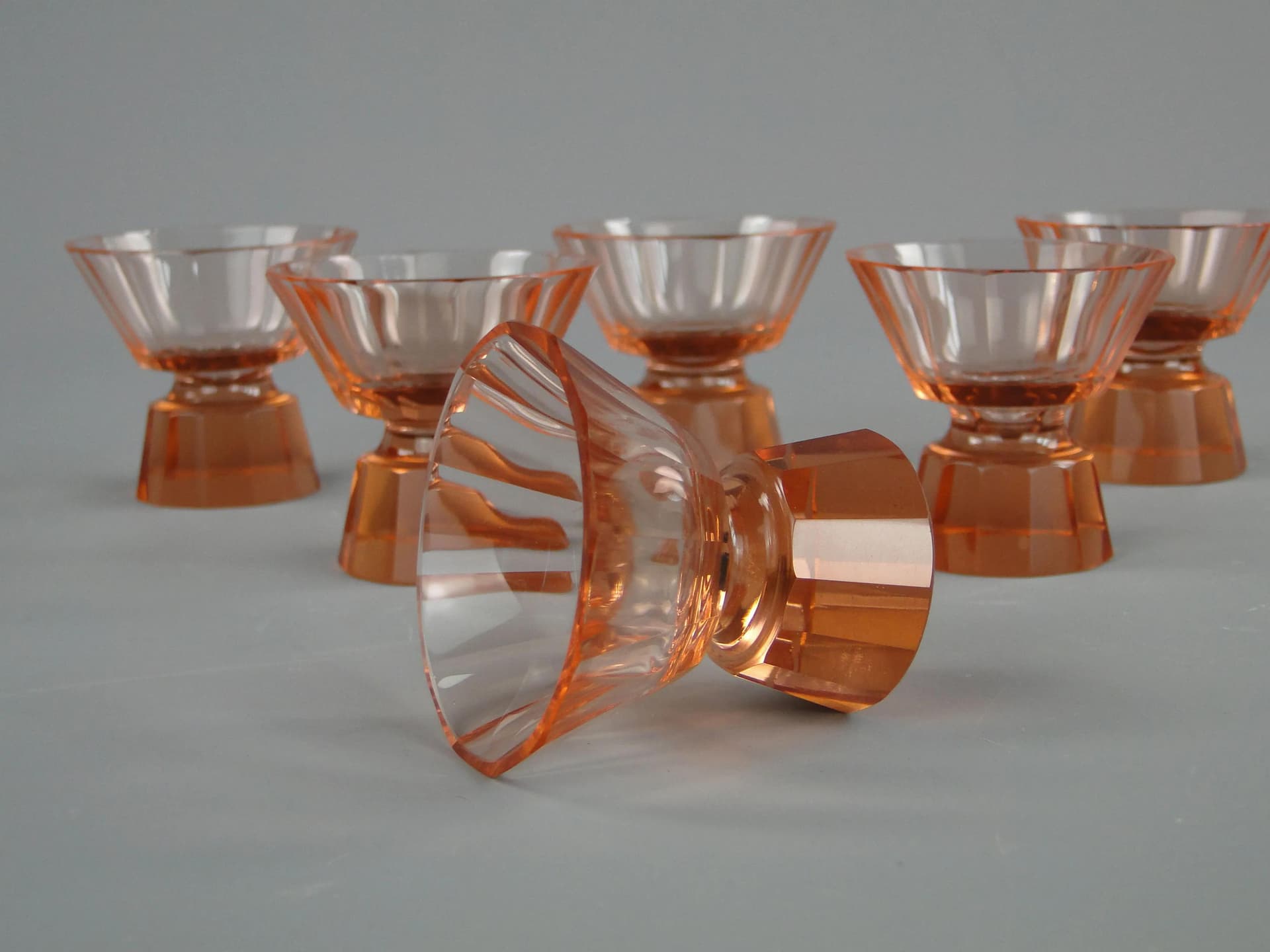 Komplet kieliszków do likieru, Art Deco, szkło kryształowe rozalinowy, Czechy, lata 30. - 36502