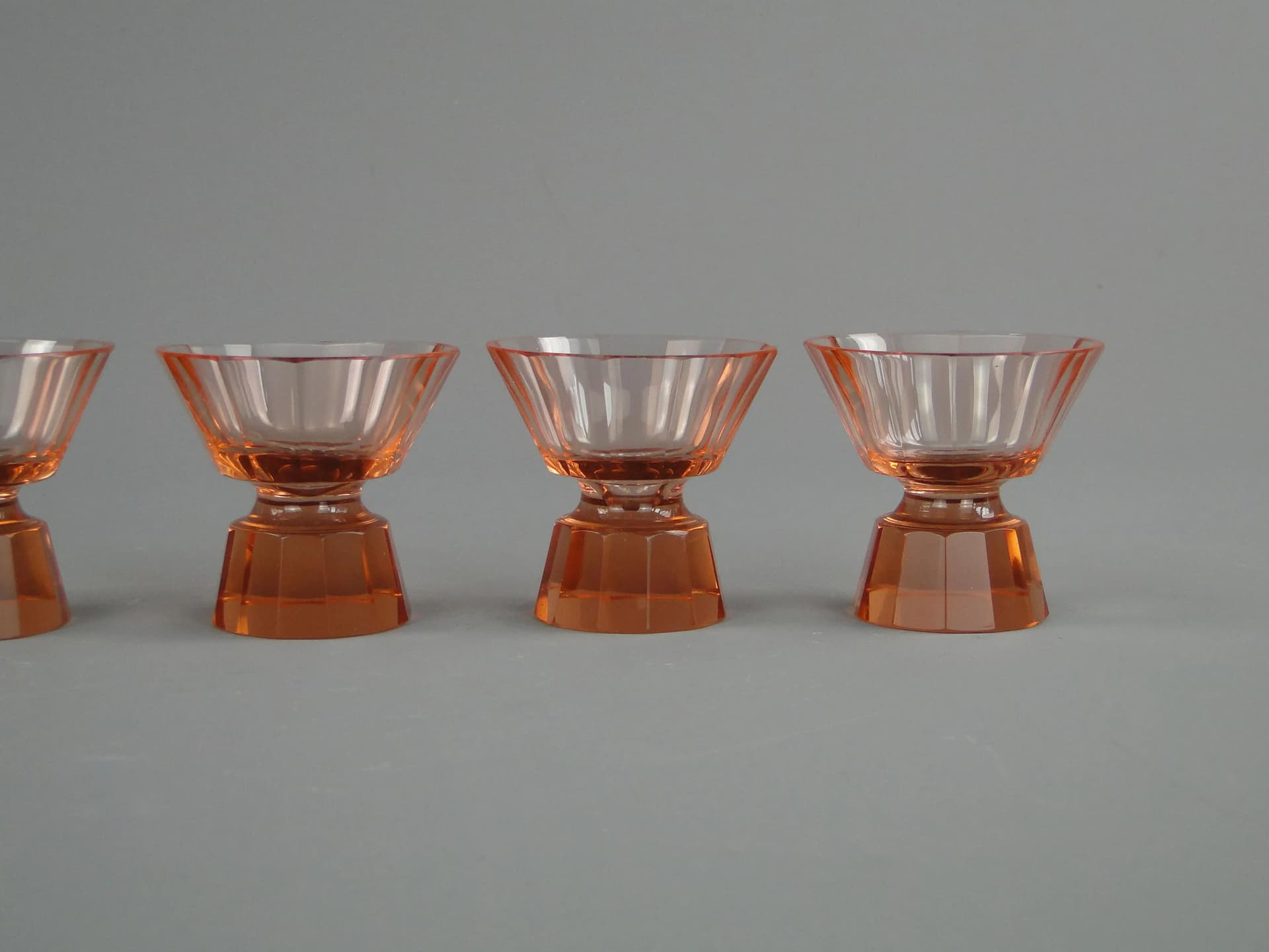 Komplet kieliszków do likieru, Art Deco, szkło kryształowe rozalinowy, Czechy, lata 30. - 36497