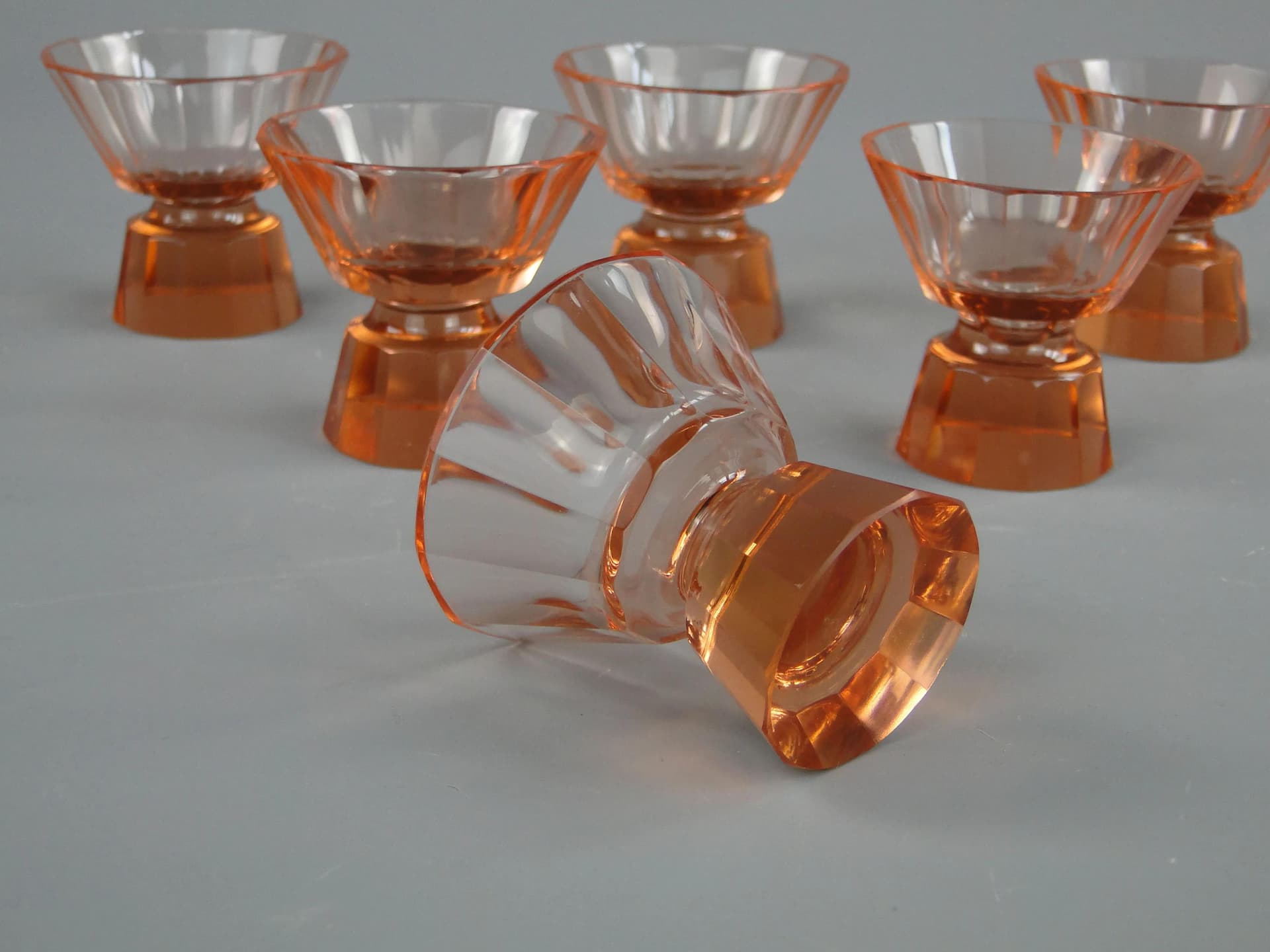 Komplet kieliszków do likieru, Art Deco, szkło kryształowe rozalinowy, Czechy, lata 30. - 36503