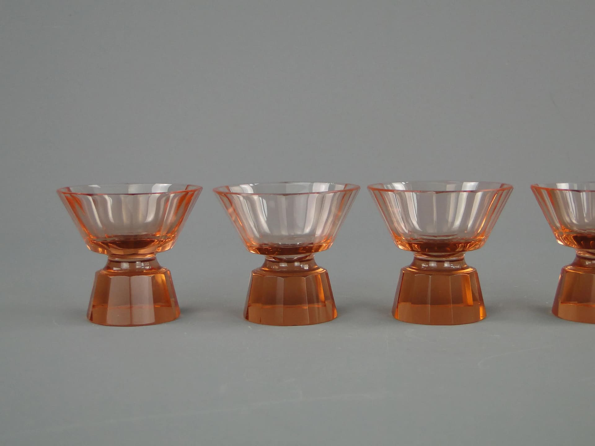 Komplet kieliszków do likieru, Art Deco, szkło kryształowe rozalinowy, Czechy, lata 30. - 36496