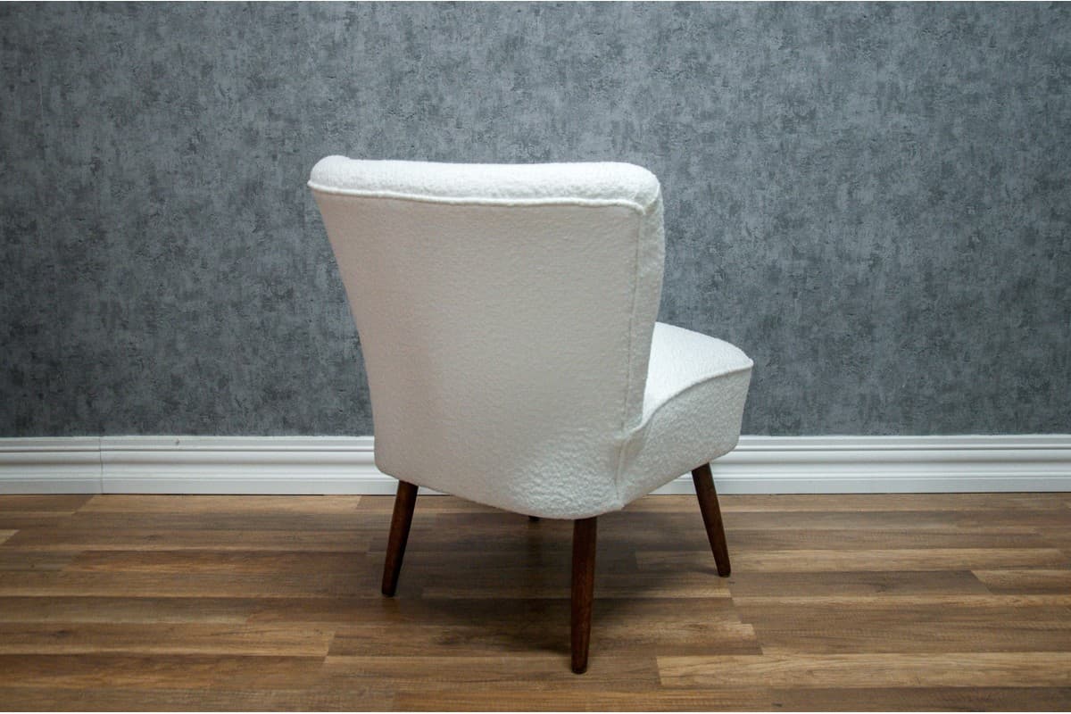 Ivory White Bouclé Cocktail Chair, Mid-century Modern Style, 1950s - 46190