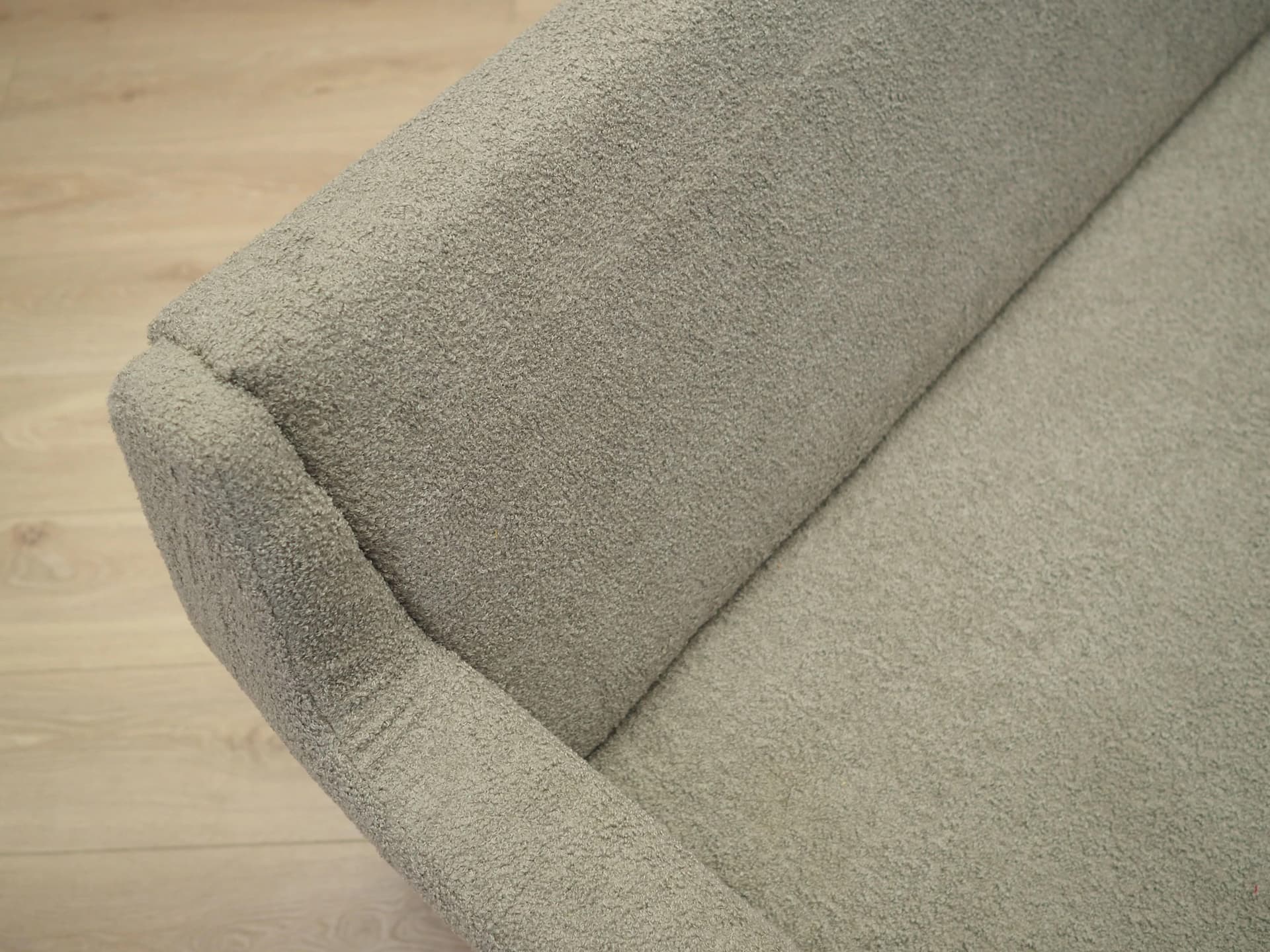 Sofa, szary boucle, teak, Dania, lata 70. - 36802