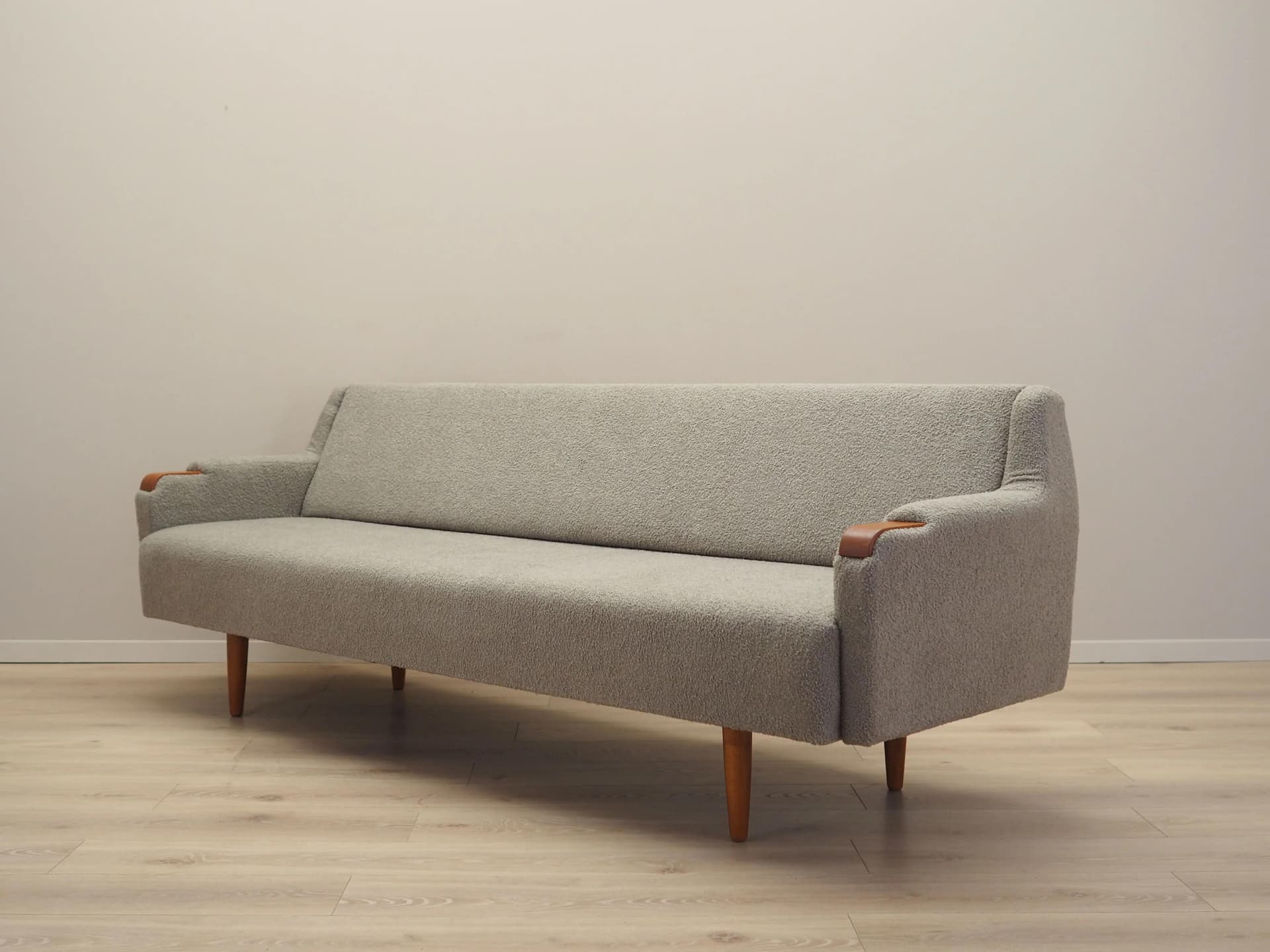 Sofa, szary boucle, teak, Dania, lata 70. - 36798