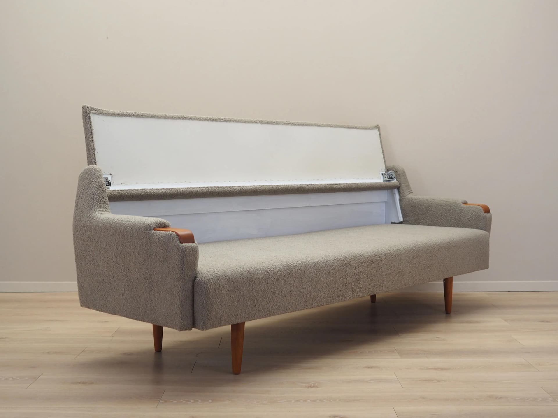 Sofa, szary boucle, teak, Dania, lata 70. - 36795