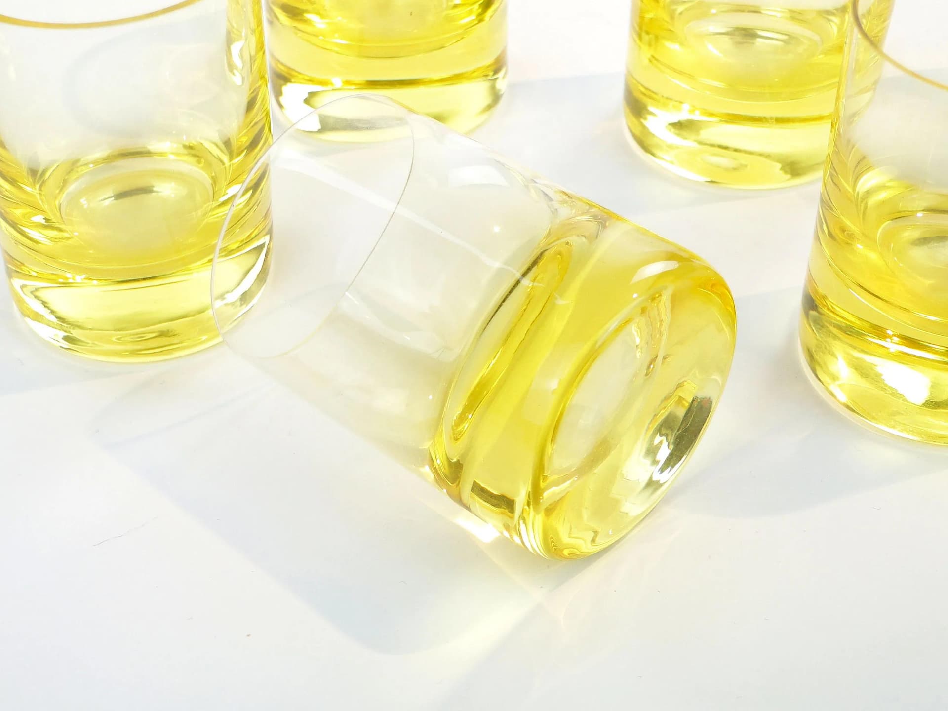 Komplet szklanek do whisky, kryształ żółty, proj. R. Eschler, Moser, Czechosłowacja, lata 60. - 36680