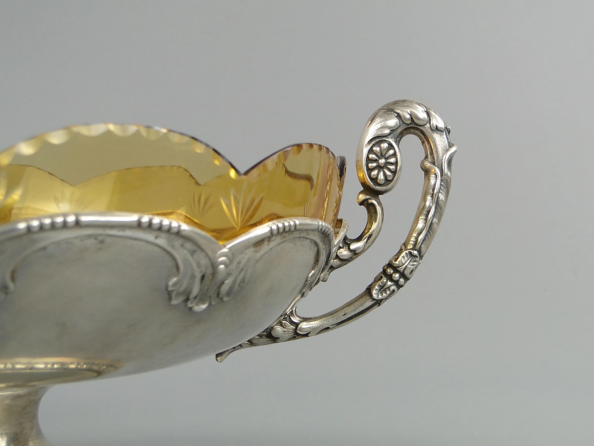 Pedestal centerpiece bowl with handles, golden brass, amber glass, Frantisek Bibus & Son, Czechoslovakia, 1920s. - 36898