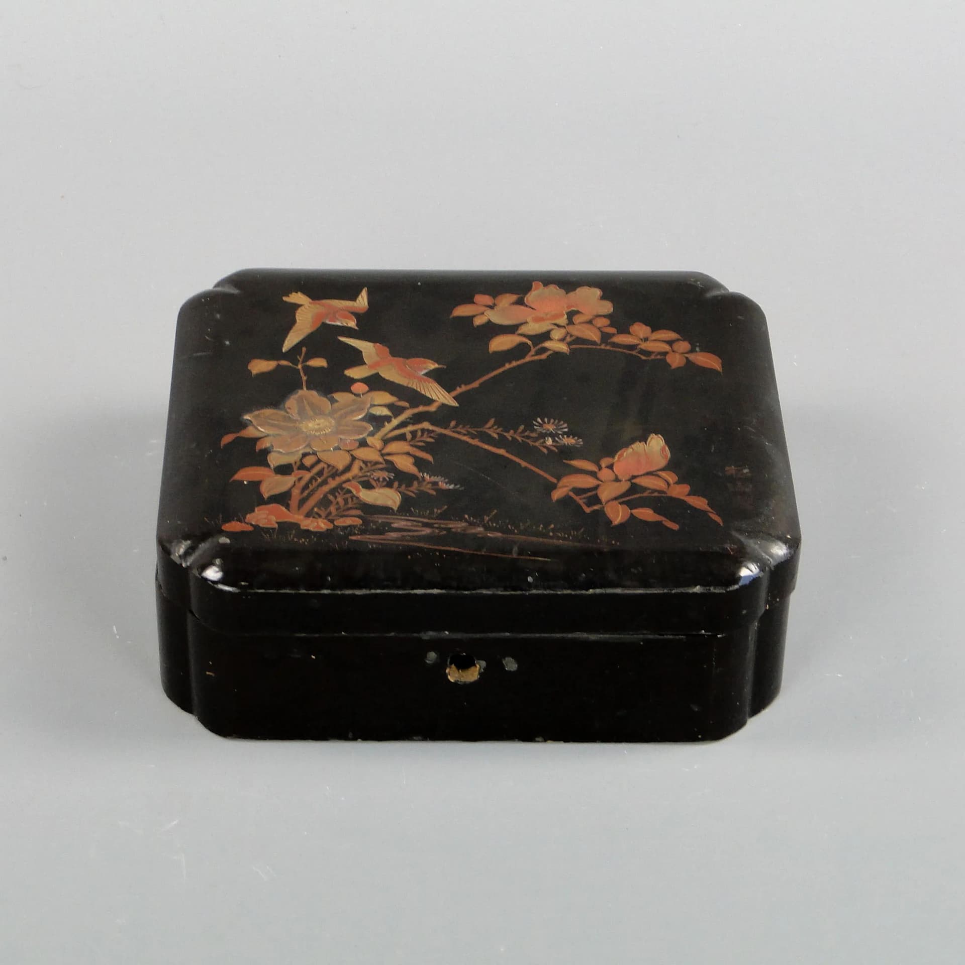 Pudełko lakowe czarne, drewno, Japonia, początek XX w. - 36885