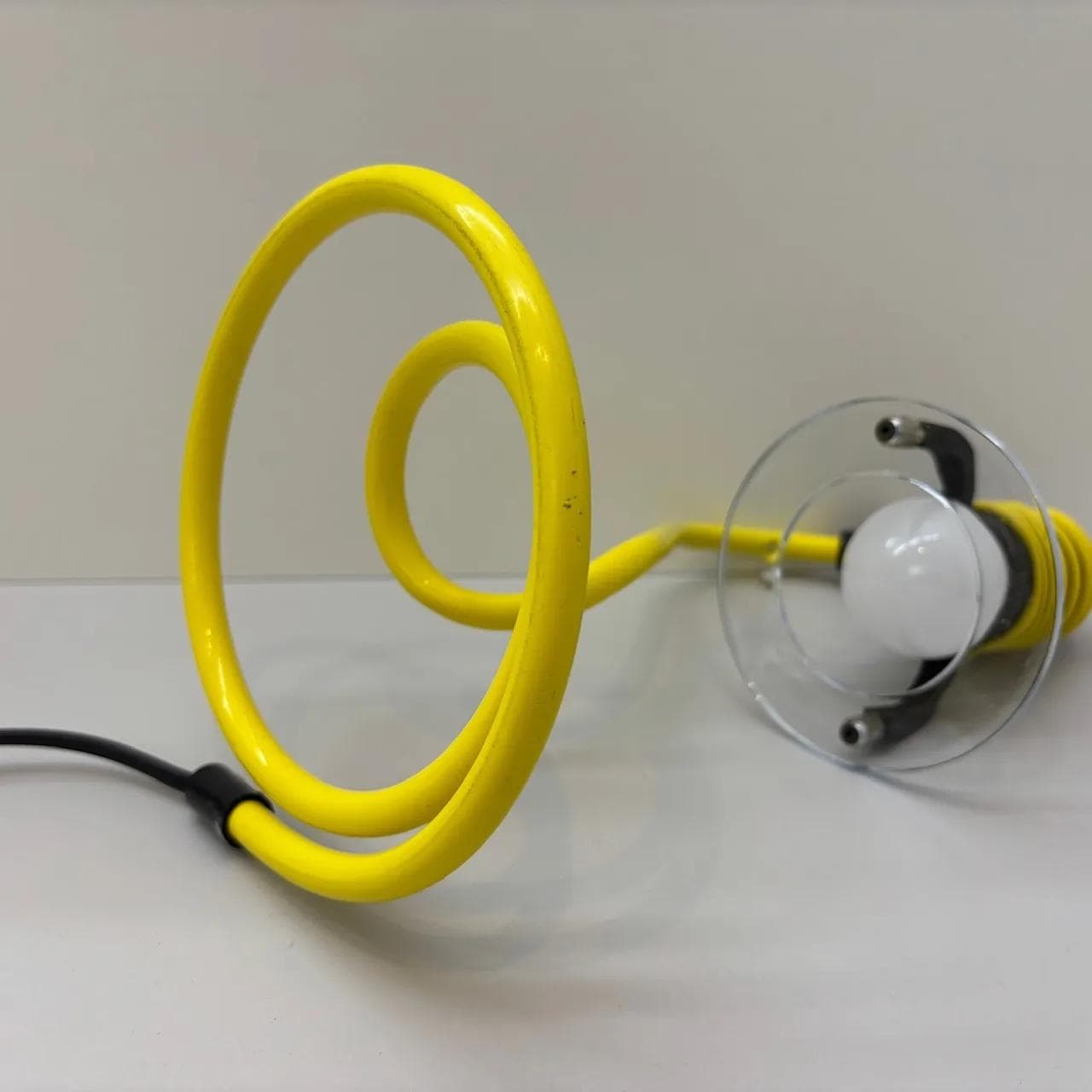 Lampka biurkowa postmodernistyczna, żółty, metal, plastik, pleksi, Niemcy, lata 80. - 37039