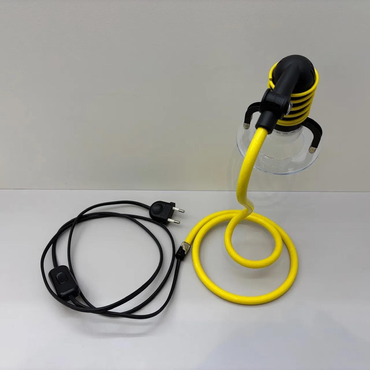 Lampka biurkowa postmodernistyczna, żółty, metal, plastik, pleksi, Niemcy, lata 80. - 37036