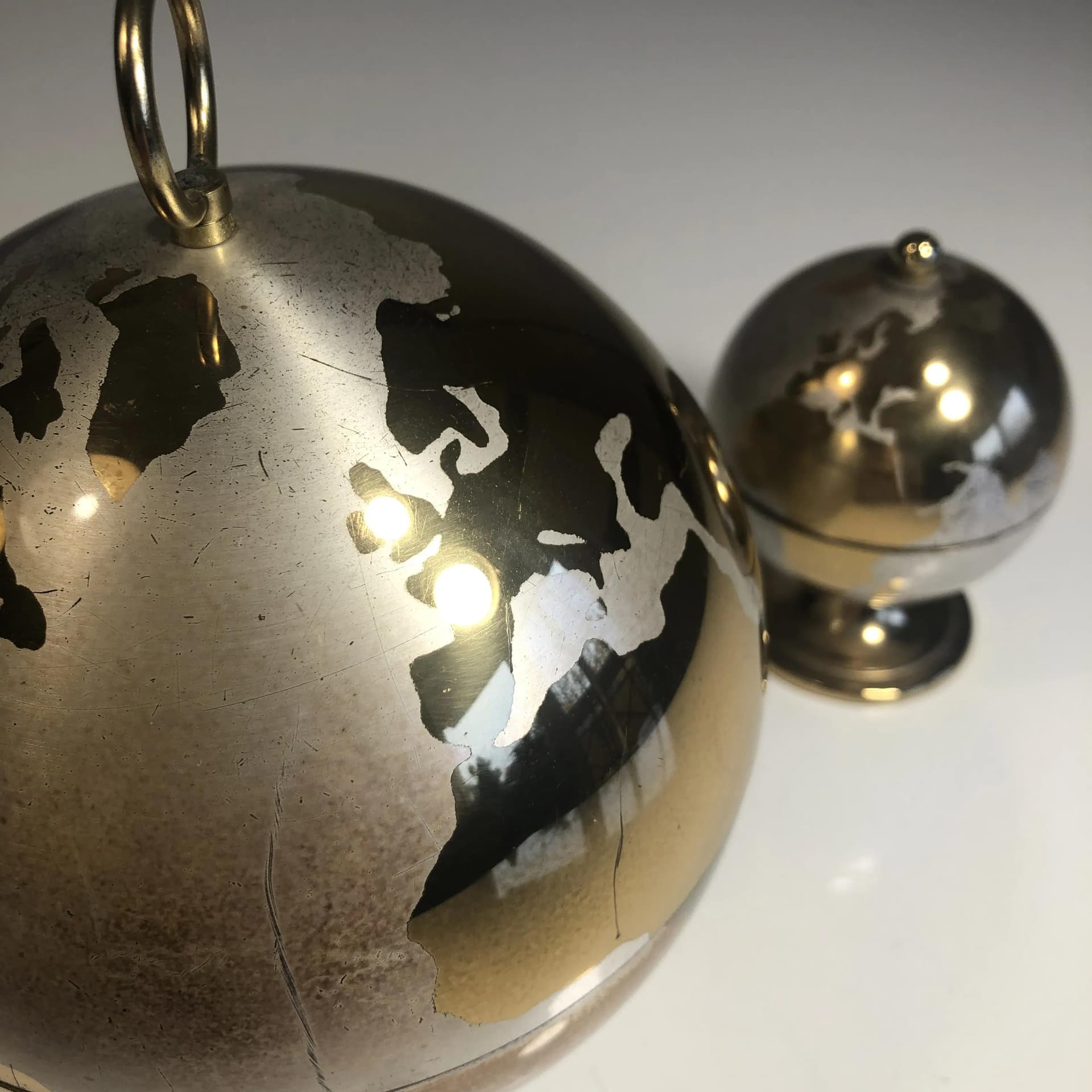 Papierośnica i zapalniczka globus, srebrny, metal, Niemcy, lata 70. - 37215