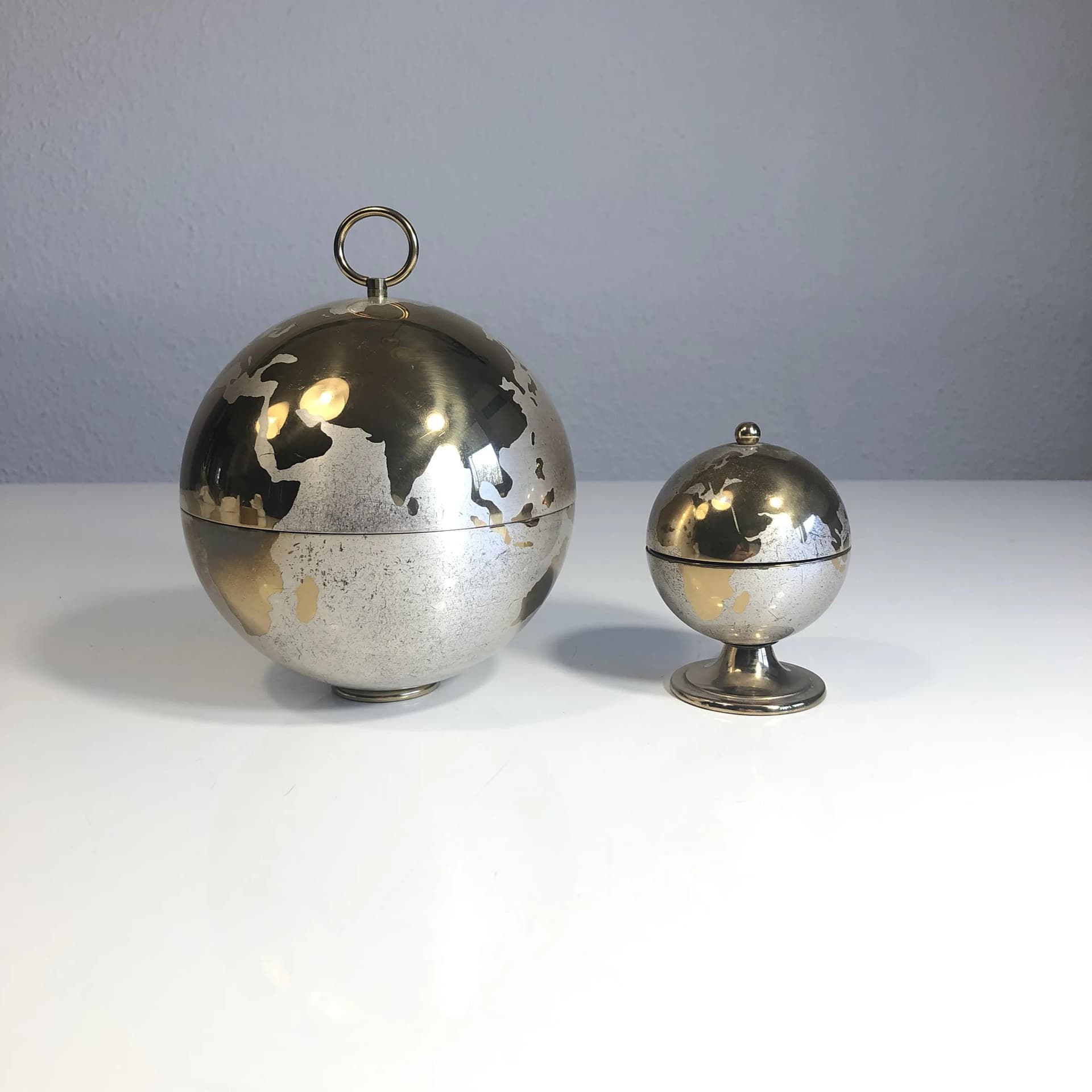 Papierośnica i zapalniczka globus, srebrny, metal, Niemcy, lata 70. - 37212