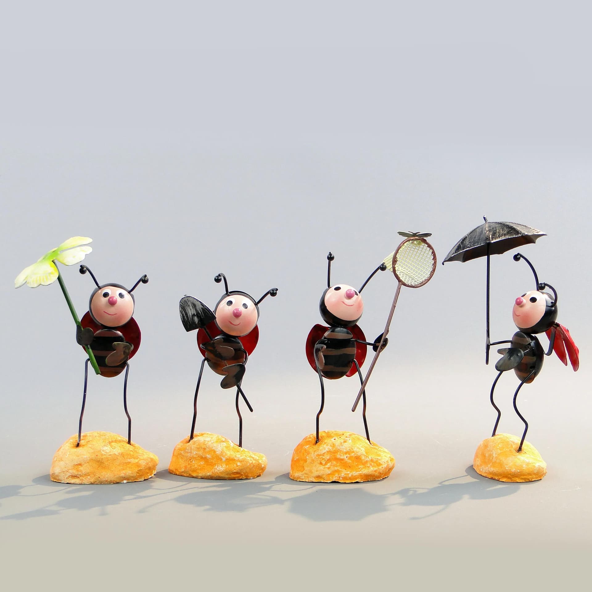 Czerwone miniaturowe figurki biedronek z metalu lakierowanego, Czechosłowacja, lata 70. - 37266