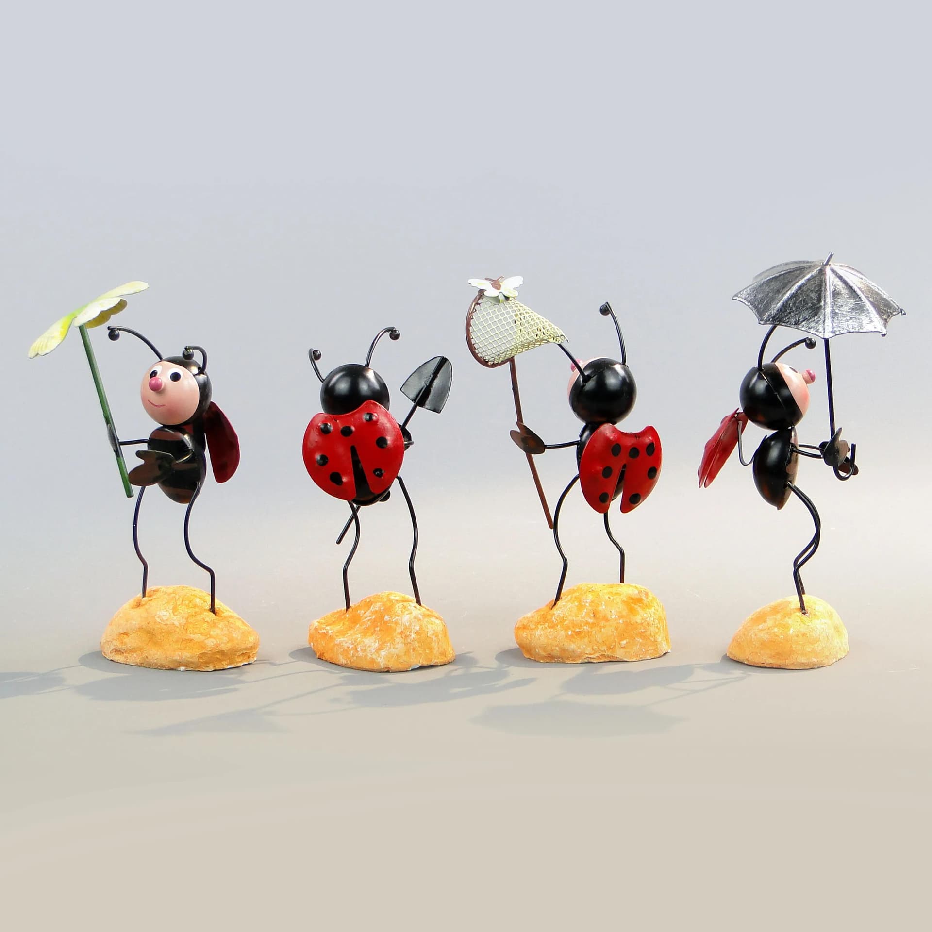 Czerwone miniaturowe figurki biedronek z metalu lakierowanego, Czechosłowacja, lata 70. - 37271