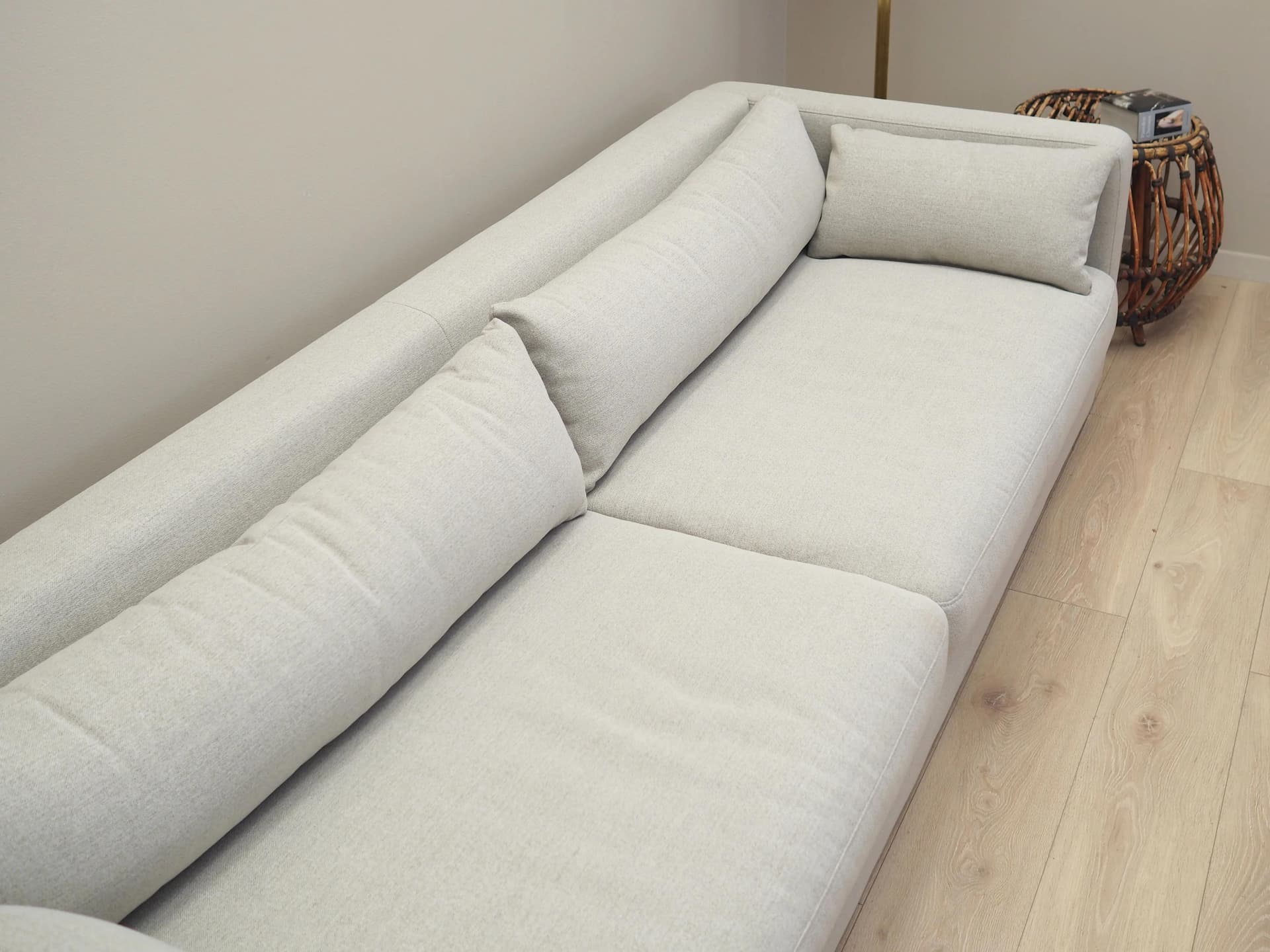 Sofa, skandynawski design, tkanina szara, drewno, Dania, lata 2000 - 37356