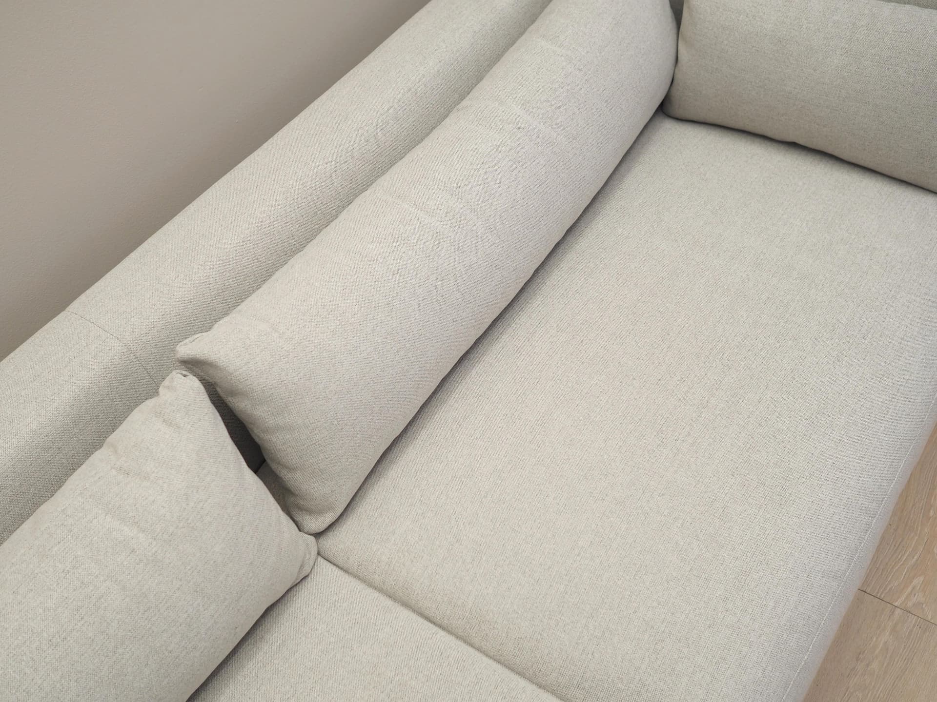 Sofa, skandynawski design, tkanina szara, drewno, Dania, lata 2000 - 37352