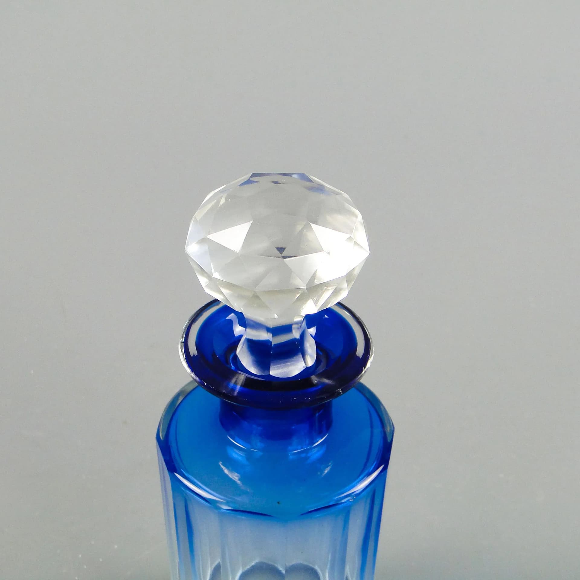 Flakon secesyjny, kryształ niebieski, Moser, Czechosłowacja, początek XX w. - 37397