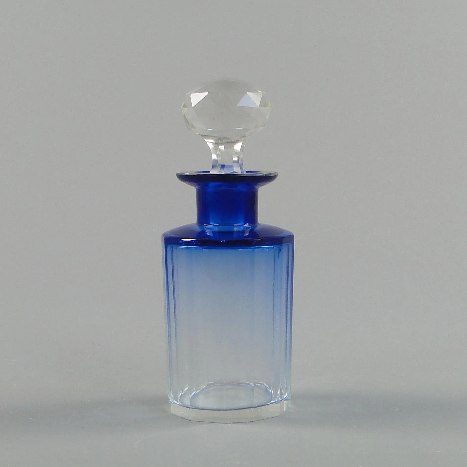 Flakon secesyjny, kryształ niebieski, Moser, Czechosłowacja, początek XX w. - 37402