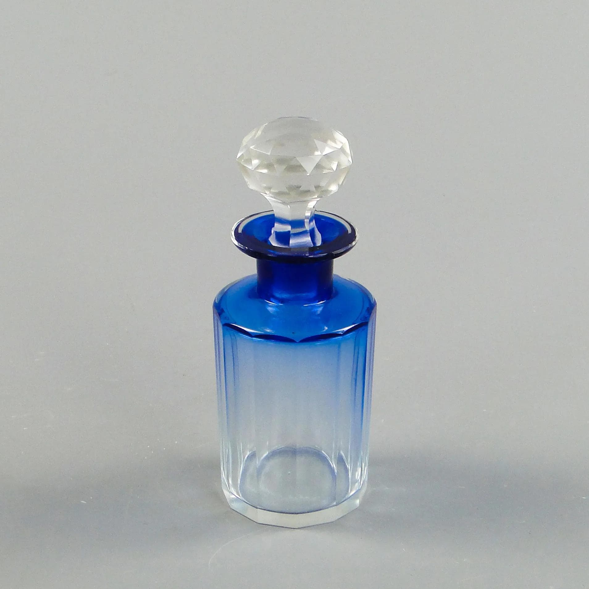 Flakon secesyjny, kryształ niebieski, Moser, Czechosłowacja, początek XX w. - 37396