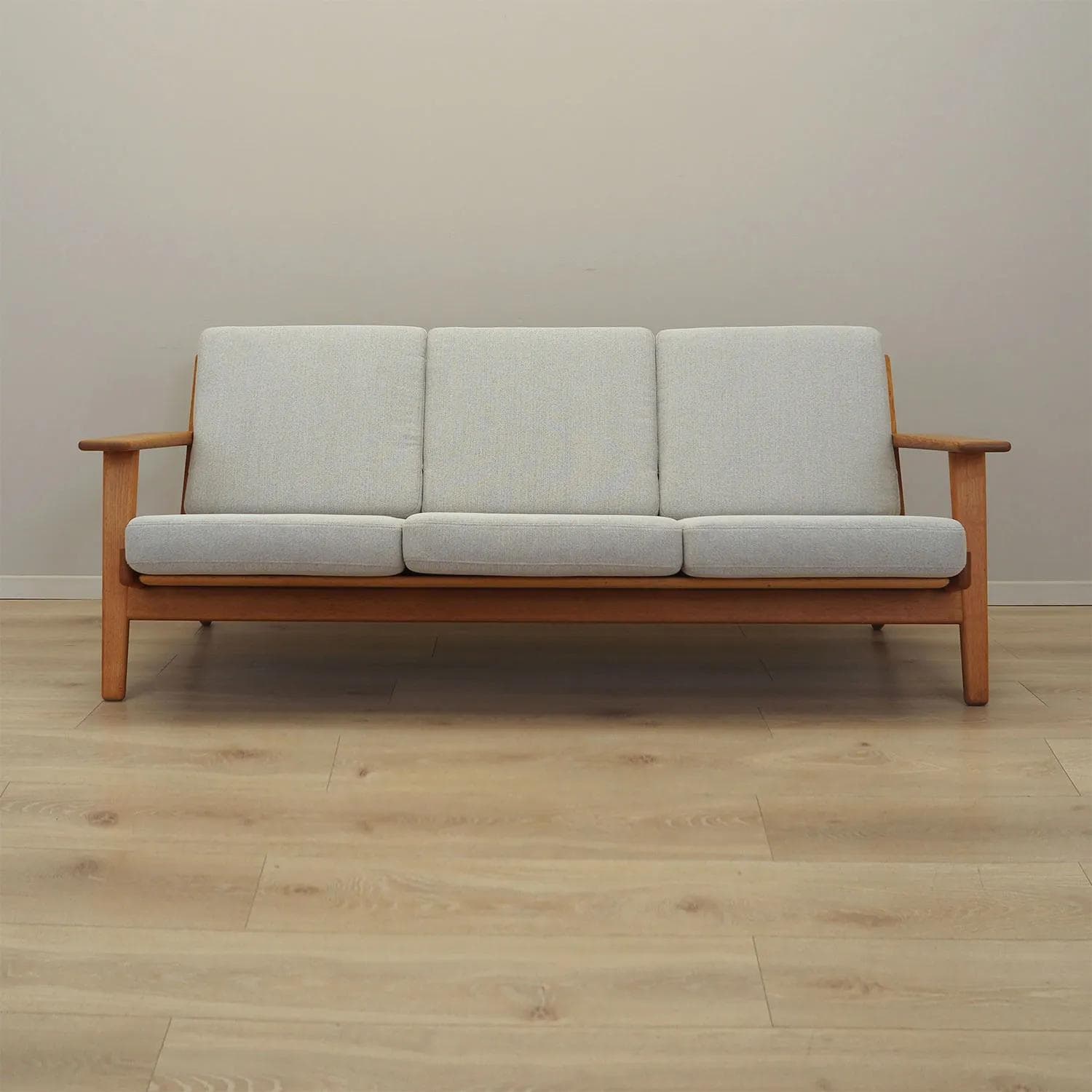 Sofa GE-290, boucle beżowy, dąb, proj. H. J. Wegner, Getama, Dania, lata 60. - 37444