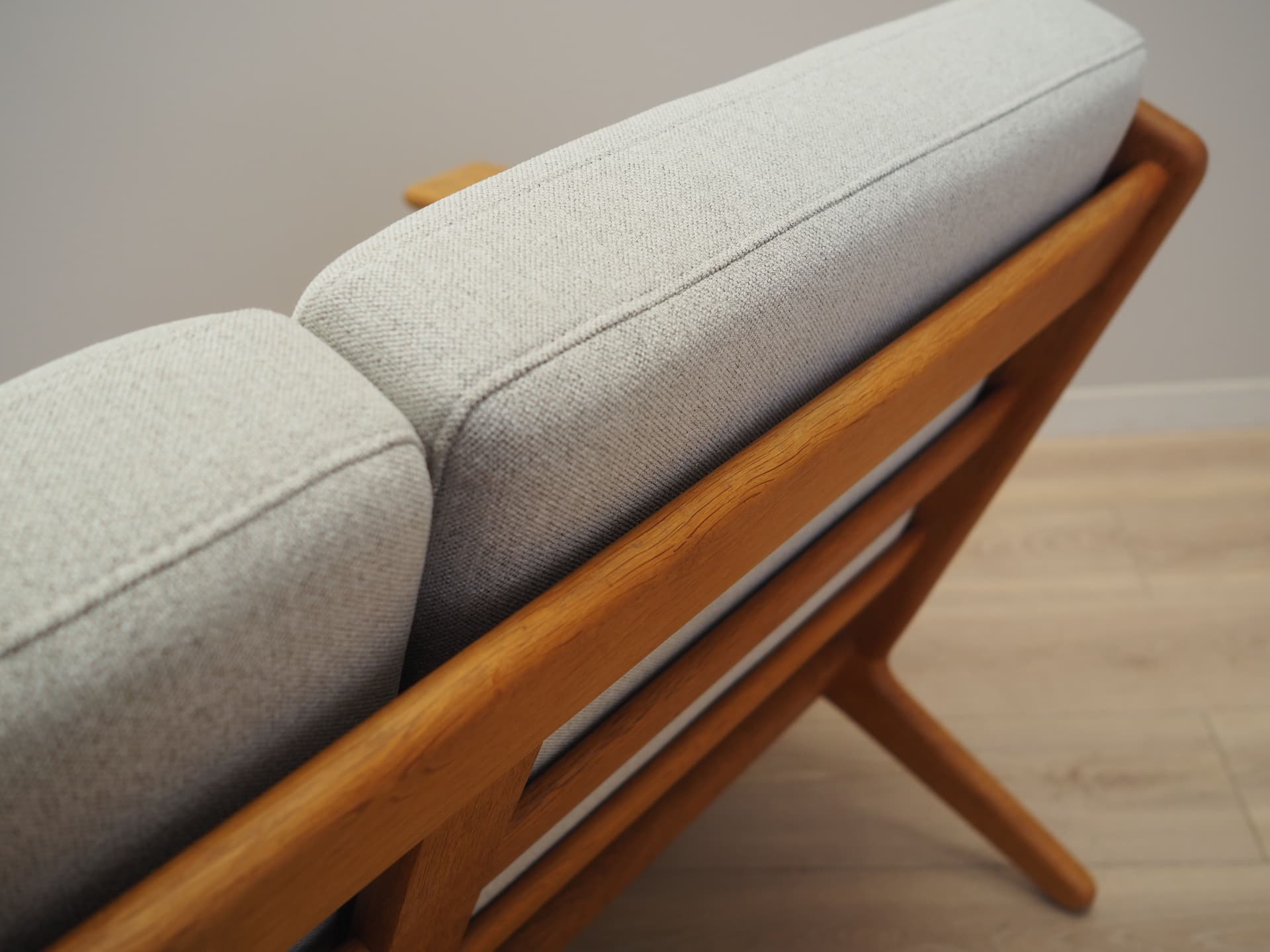 Sofa GE-290, boucle beżowy, dąb, proj. H. J. Wegner, Getama, Dania, lata 60. - 57414