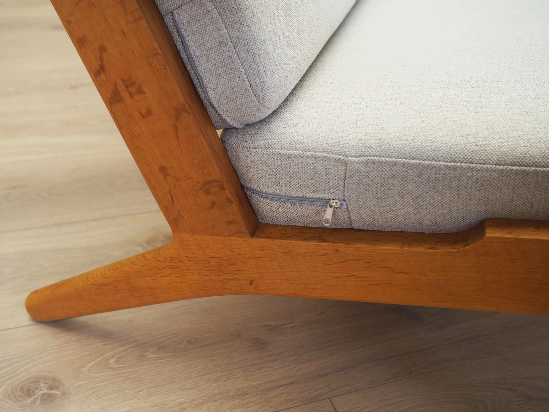 Sofa GE-290, boucle beżowy, dąb, proj. H. J. Wegner, Getama, Dania, lata 60. - 37452