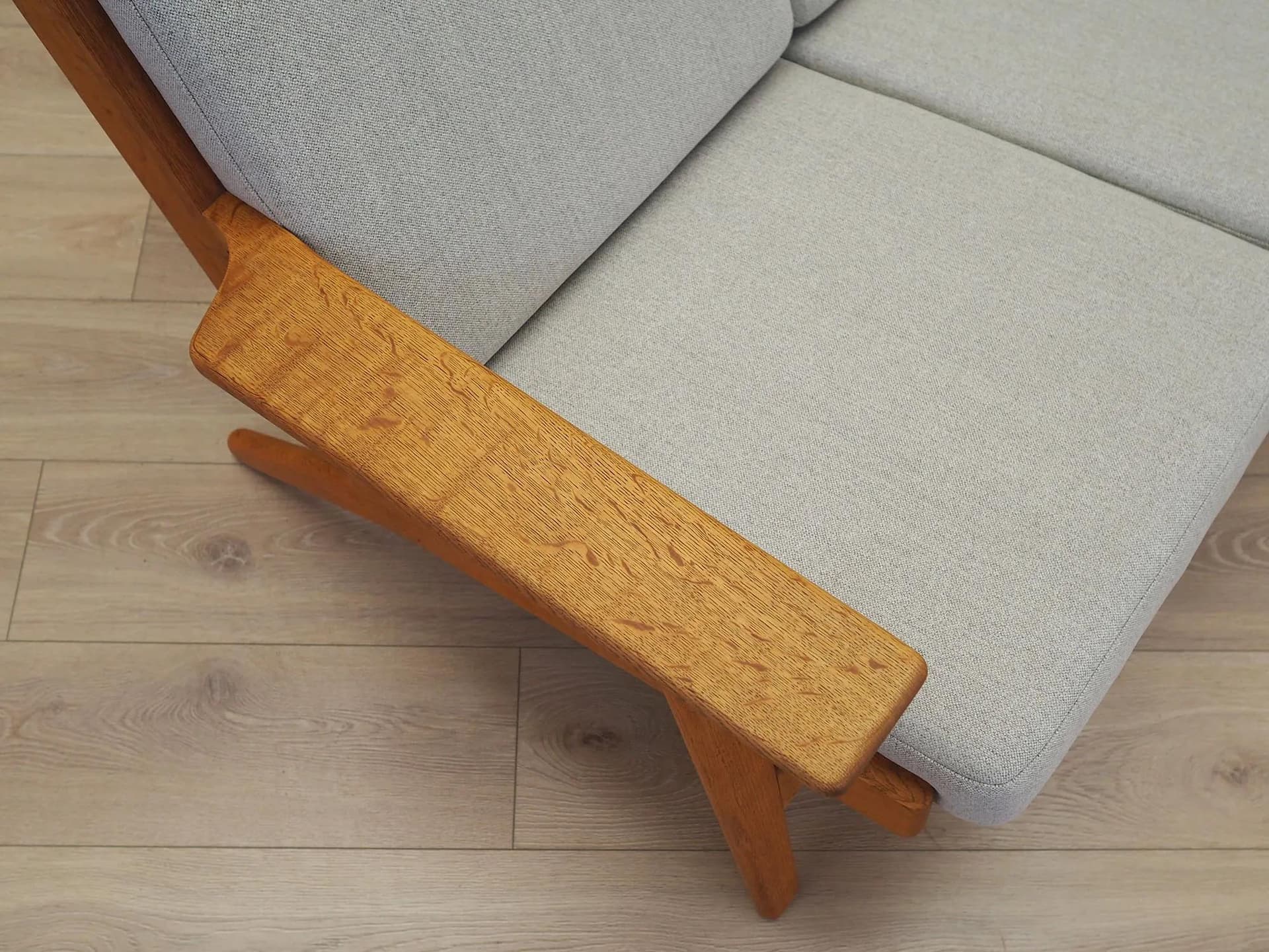 Sofa GE-290, boucle beżowy, dąb, proj. H. J. Wegner, Getama, Dania, lata 60. - 37450