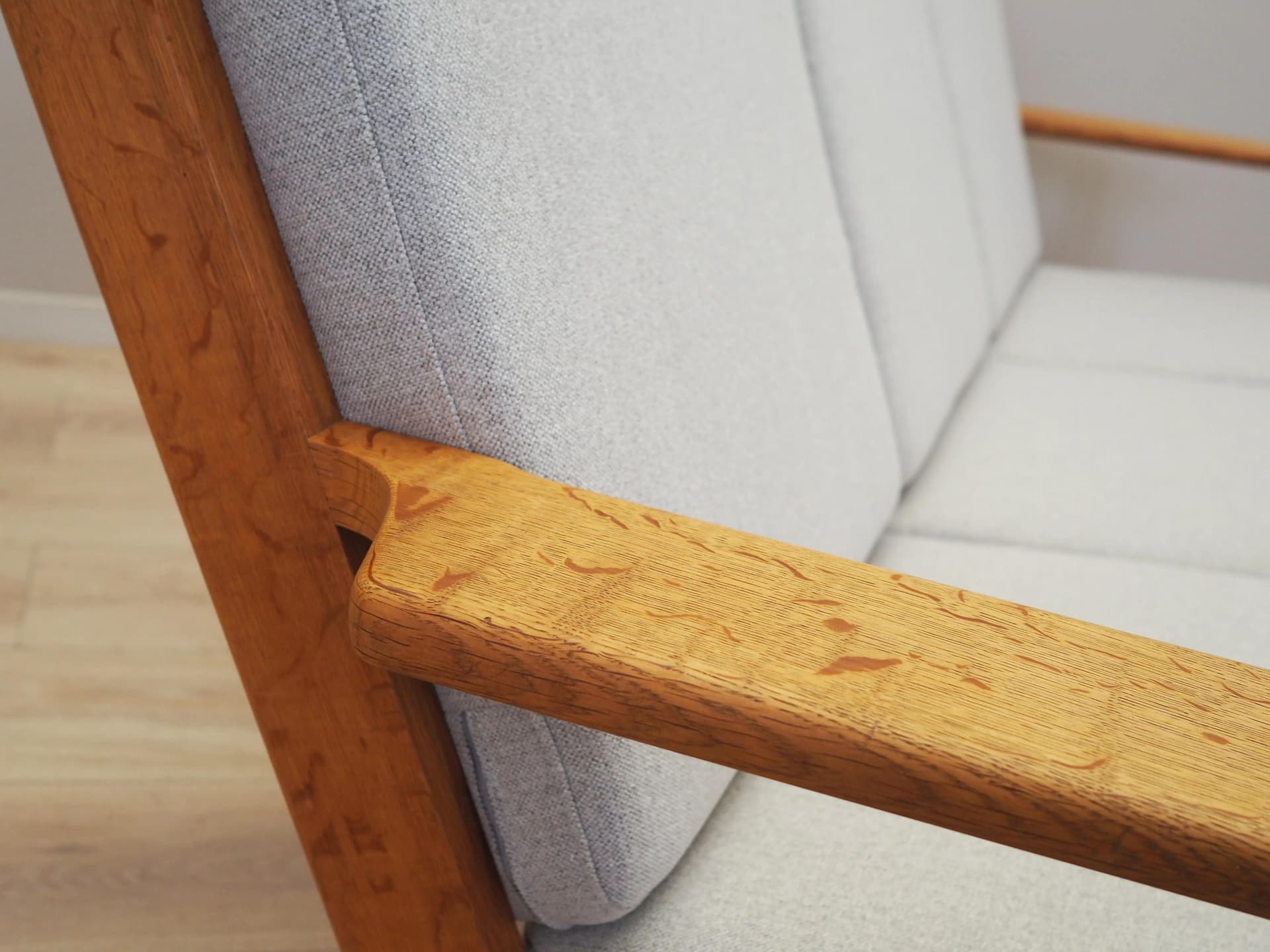 Sofa GE-290, boucle beżowy, dąb, proj. H. J. Wegner, Getama, Dania, lata 60. - 37451