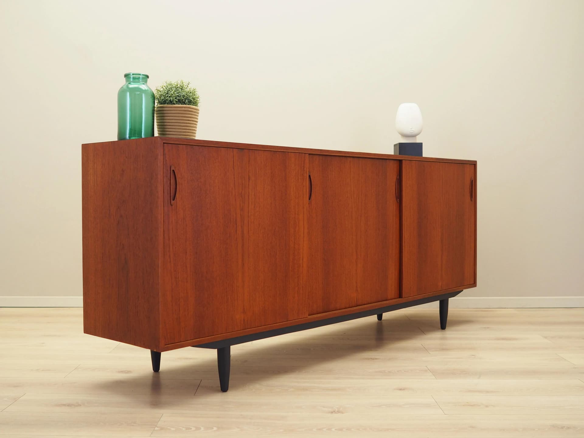 Sideboard, teak pomarańczowy, drewno czarny, Dania, lata 70. - 37427