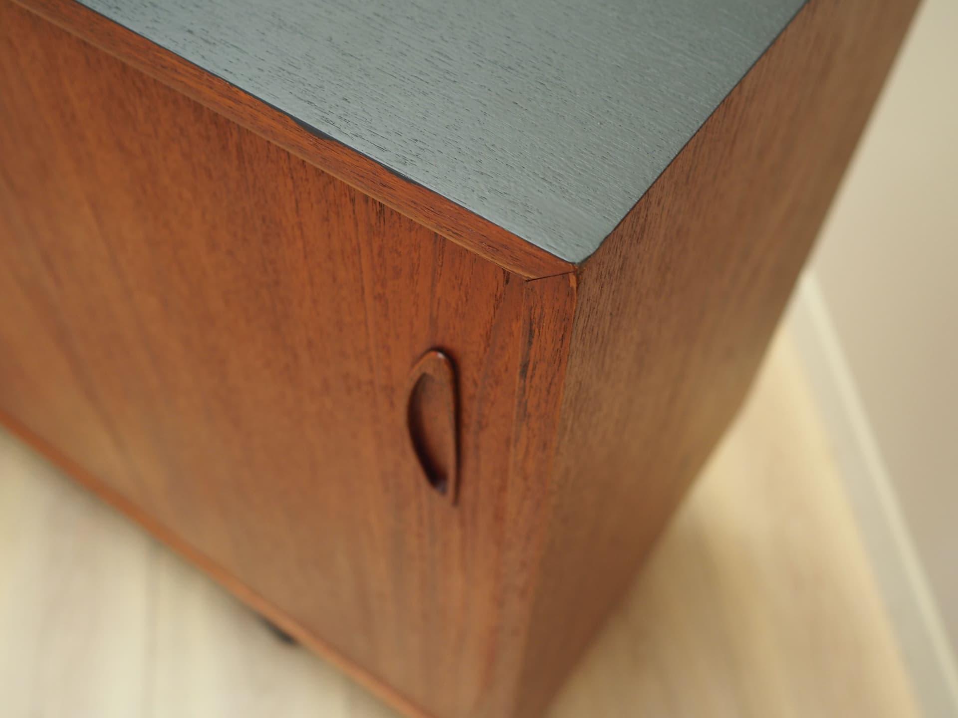 Sideboard, teak pomarańczowy, drewno czarny, Dania, lata 70. - 57406