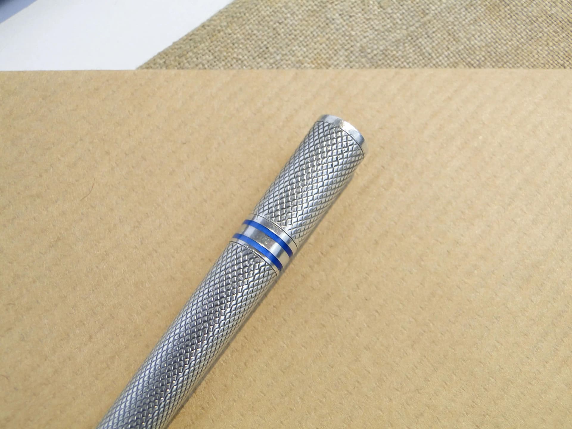 Srebrna lufka do papierosów z emalią i kością słoniową, początek XX wieku - 37586