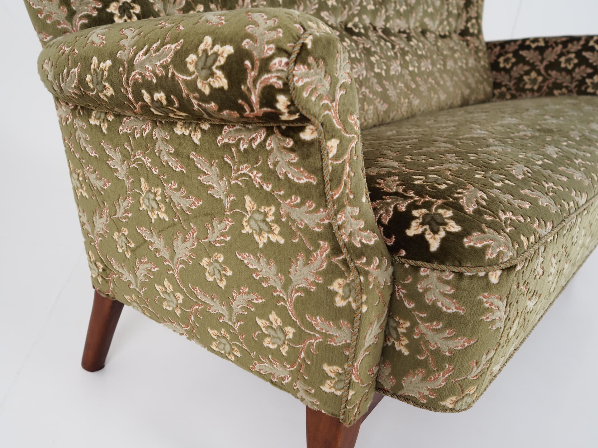 Sofa, green velvet, beech, Fritz Hansen, Denmark, 1960s. - 57393